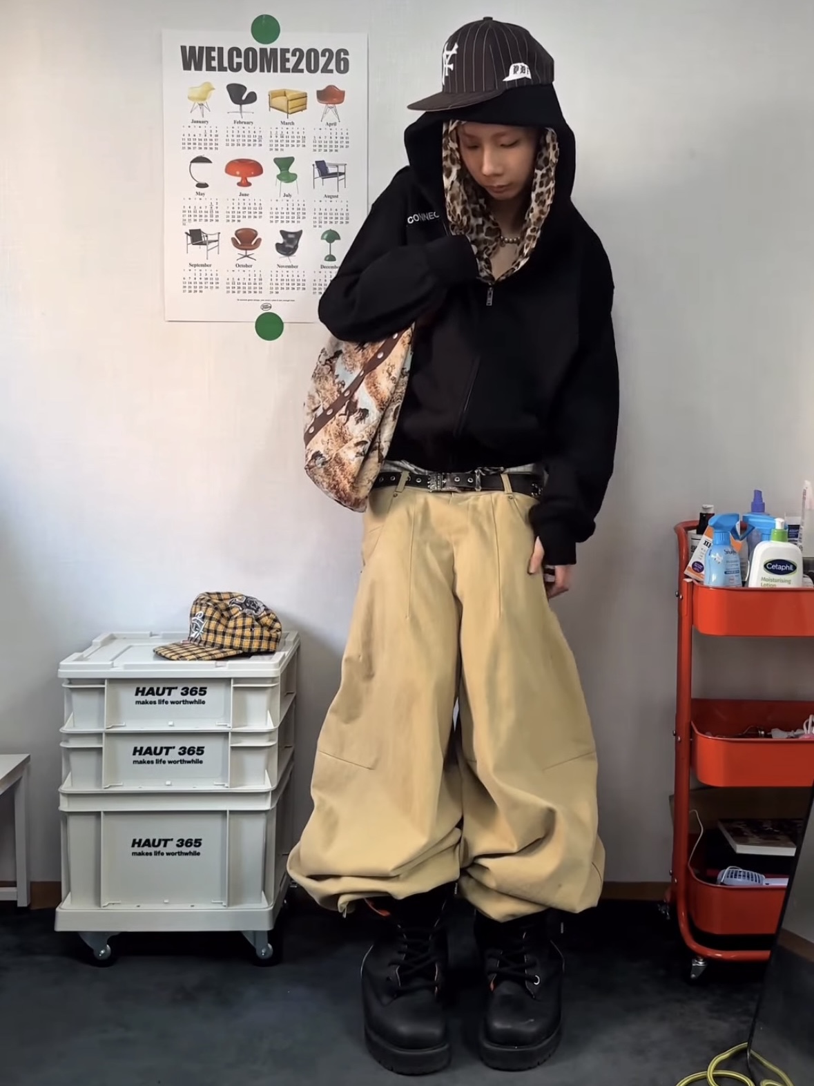 AX CONNECTION Logo Sweat Hoodie Zip-up 착용 스타일 - 2