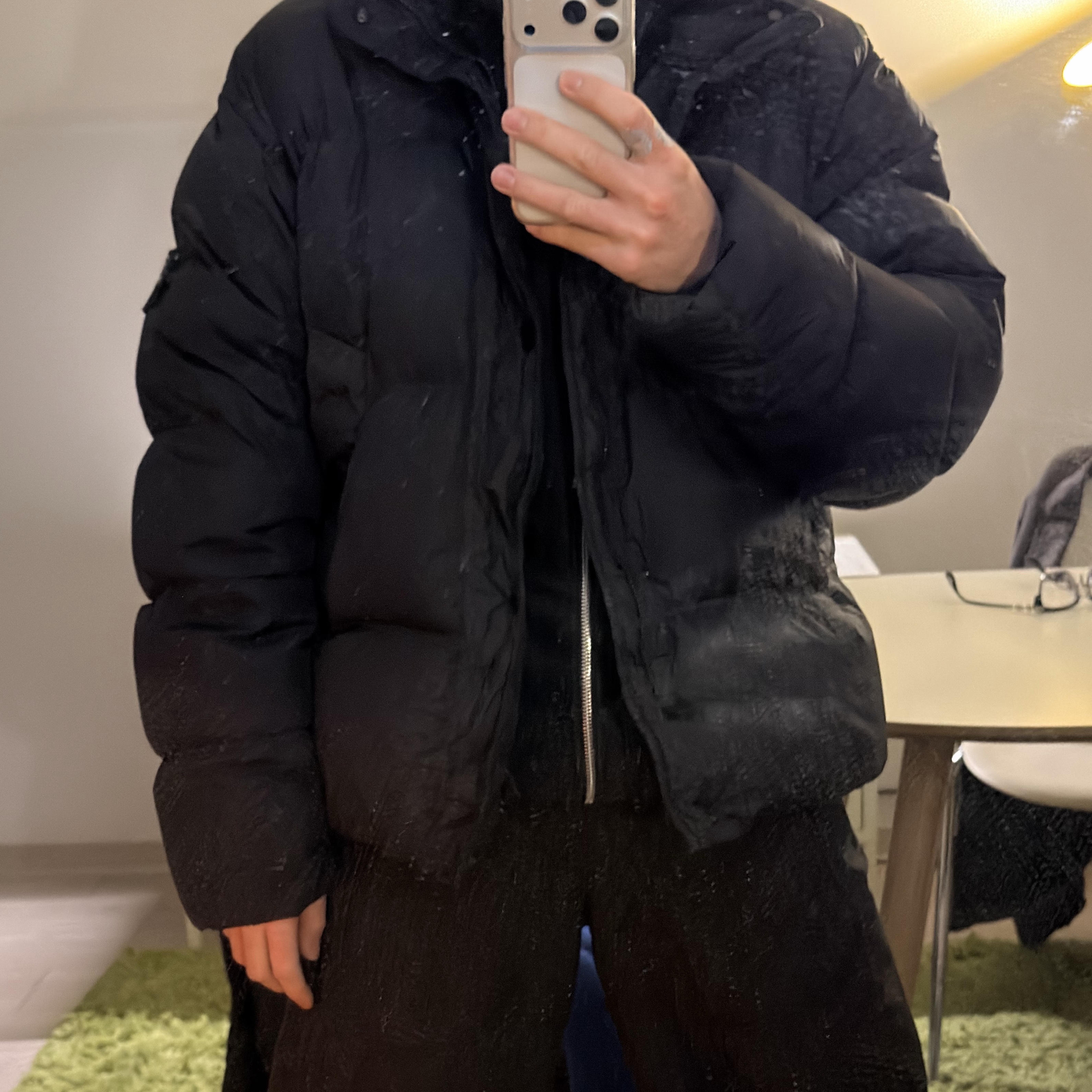 Stone Island 4100010 Crinkle Reps NY Recycled Nylon Down Jacket with Wind Resistant Black - 25FW 착용 스타일