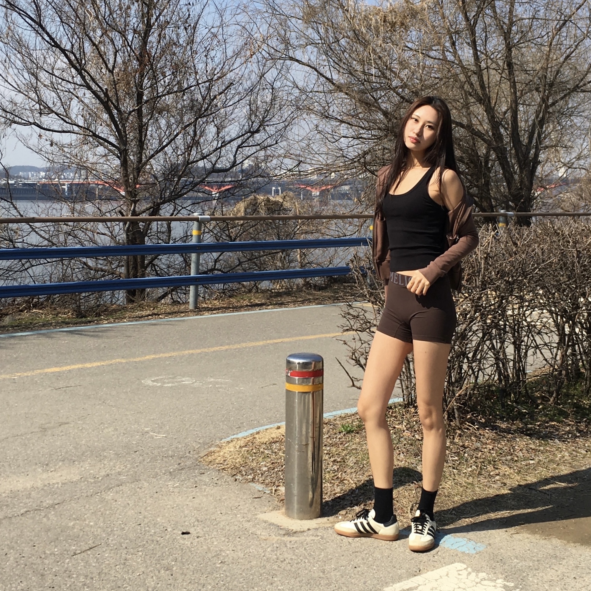 Outdoor Voices Technol-Ov™ Soft Flex Leggings Shorts Brown, (W) Adidas Samba OG Cream White Core Black 착용 스타일 - 2