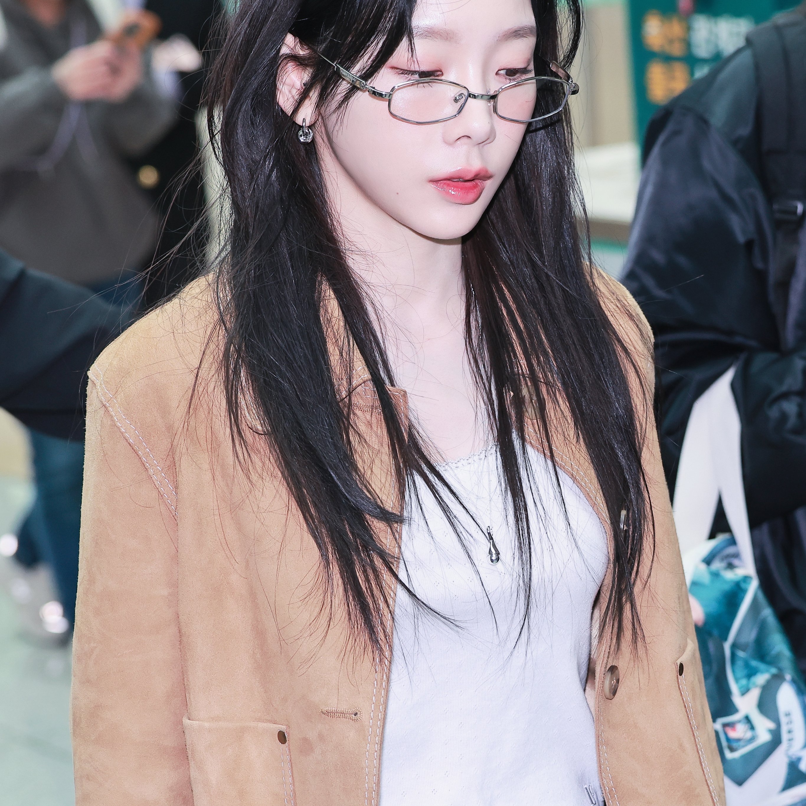 Gentle Monster x Maison Margiela MM218 Silver Clear 착용 스타일 - 2