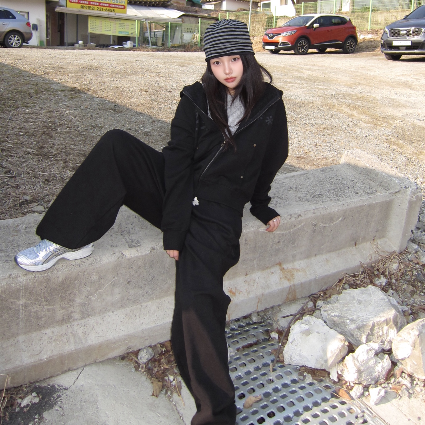 AMOU D-Star Hoodie Zip Up Black, AMOU D-Star Pants Black 착용 스타일 - 6