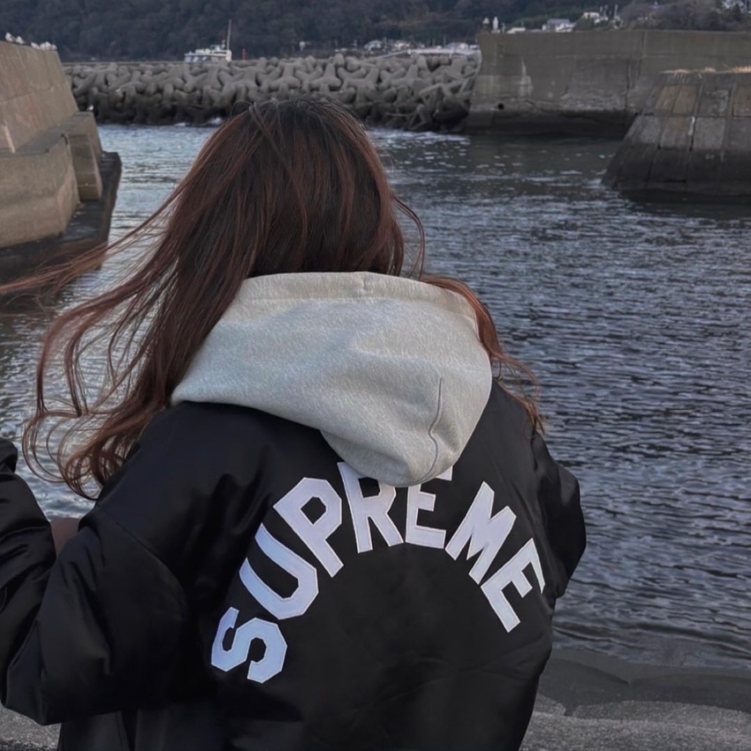 Supreme x Champion Coaches Jacket Tan - 24SS, Supreme x Champion Coaches Jacket Purple - 24SS 착용 스타일