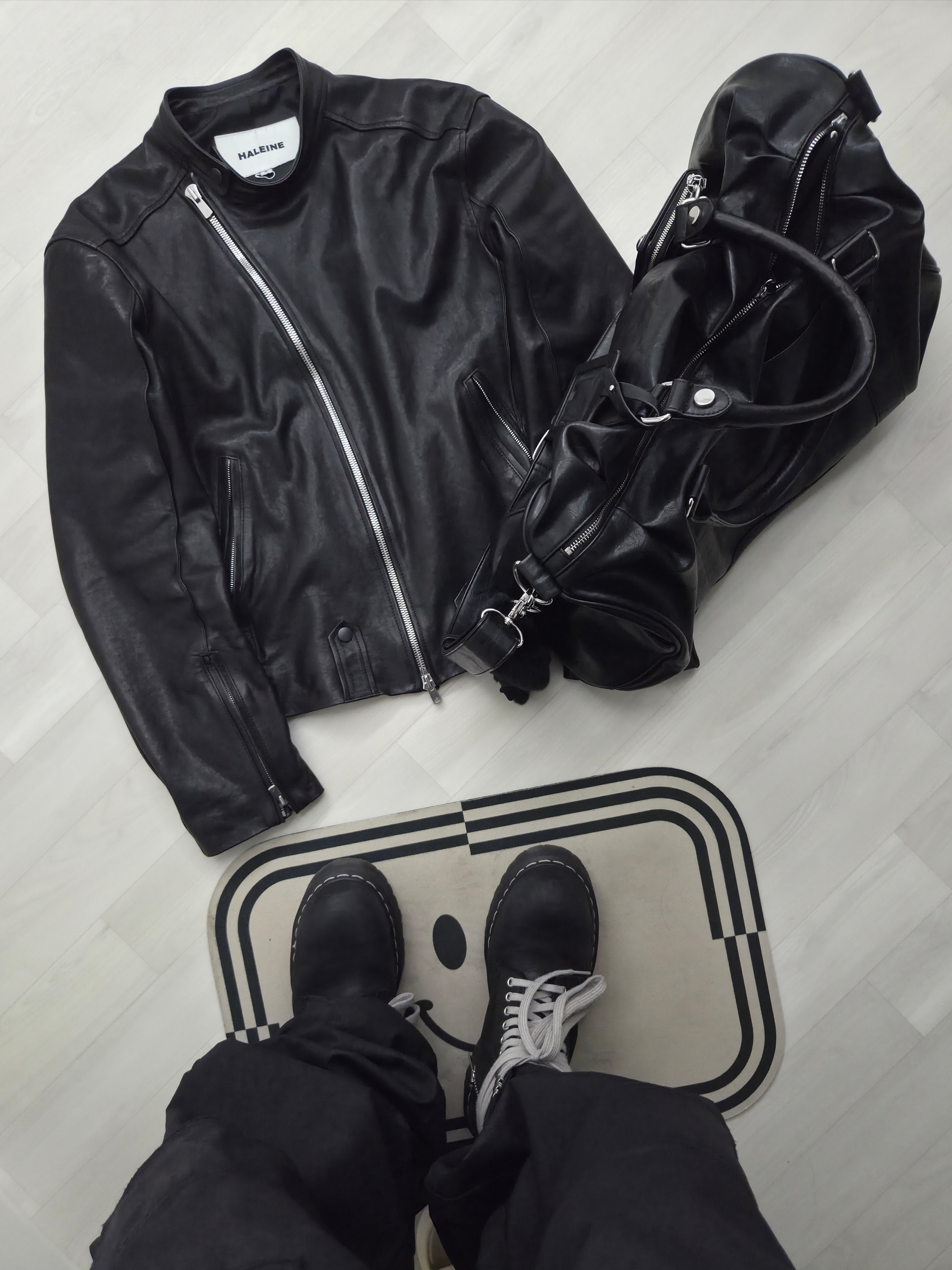 Haleine Leather Asymmetric Biker Jacket Black (WJ301) 착용 스타일 - 1