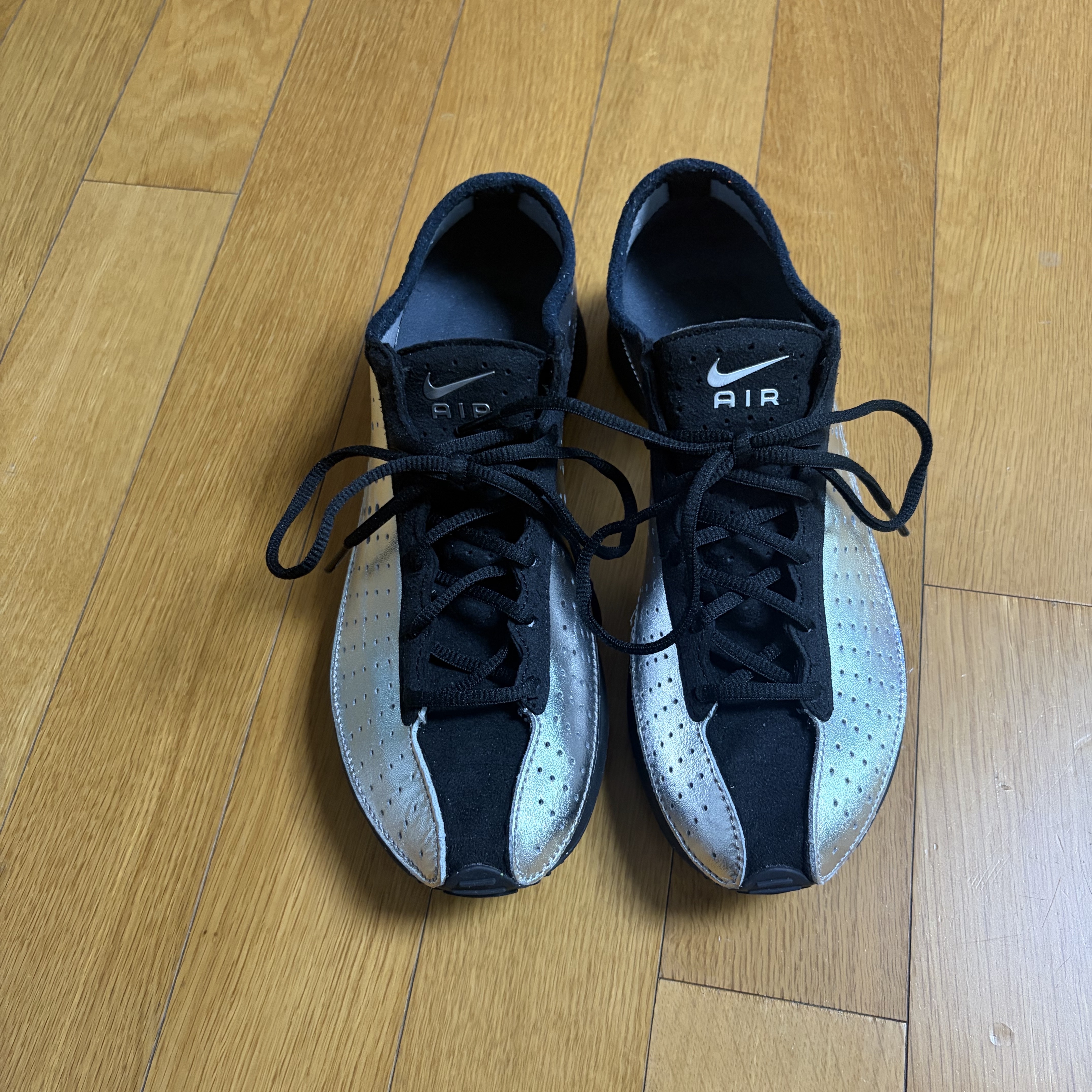 (W) Nike Air Superfly Metallic Silver and Black 착용 스타일