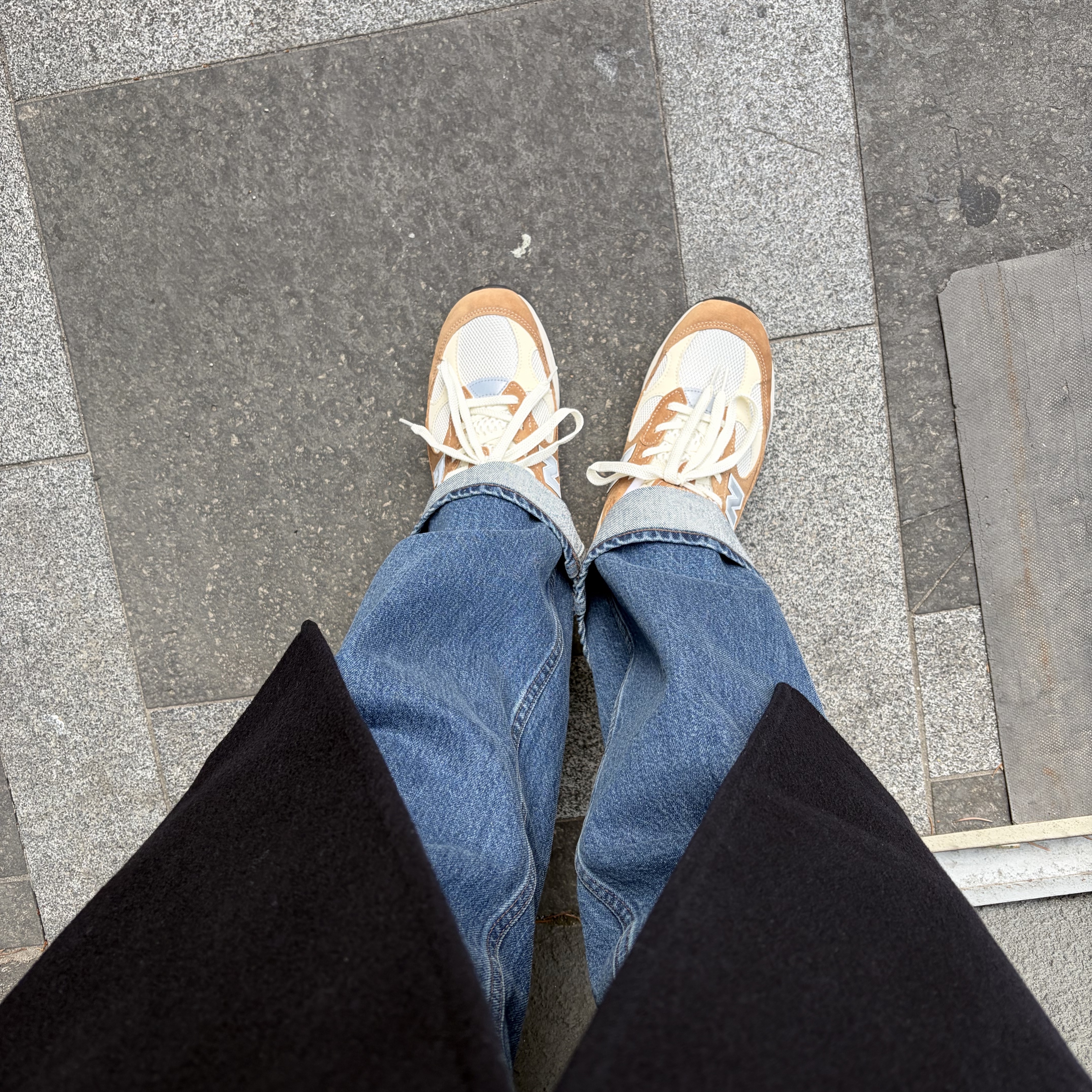 New Balance 992 Made in USA Sweet Caramel Calcium 착용 스타일 - 1