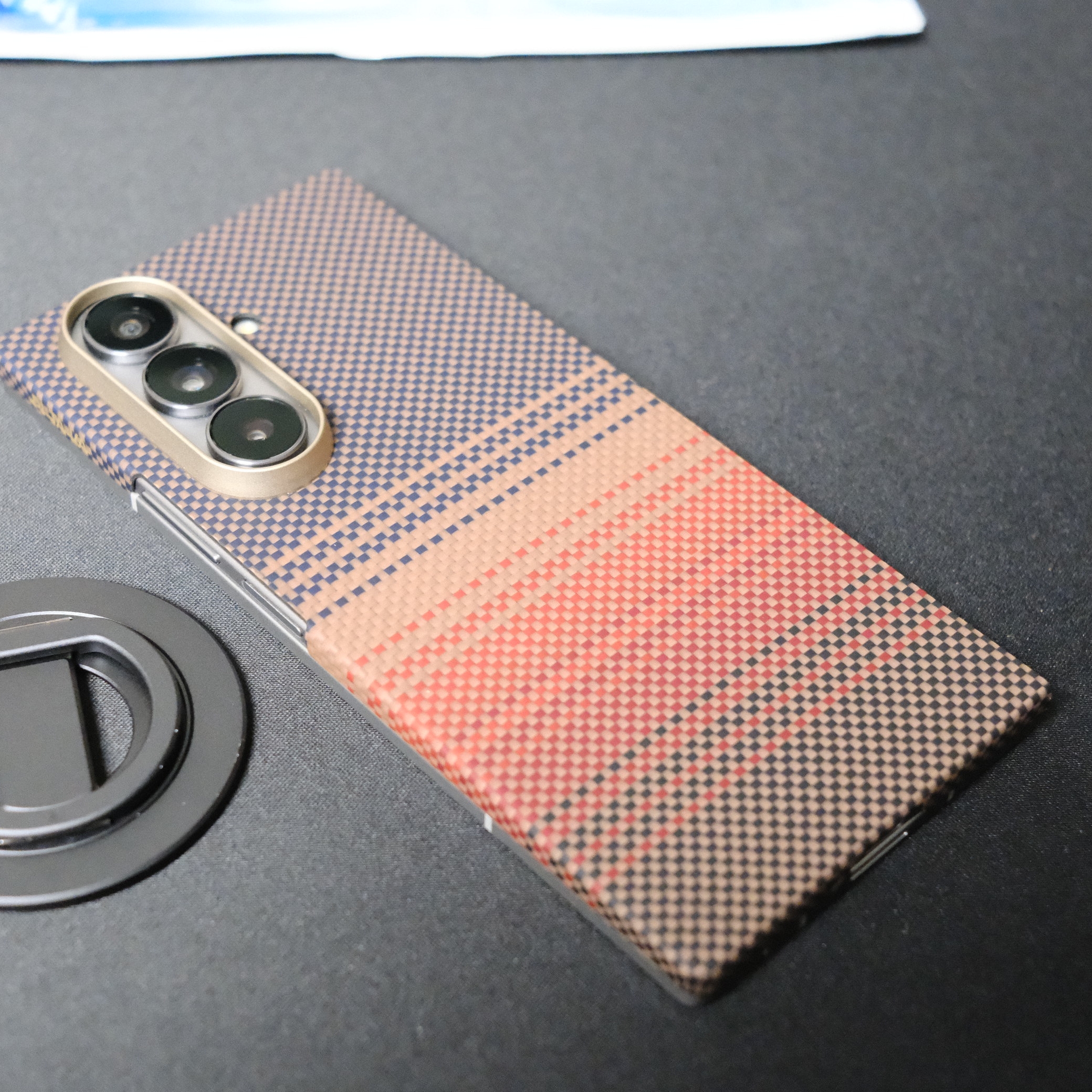 PITAKA Ultra-Slim  Case for Galaxy Z Fold7 Sunset 착용 스타일 - 1
