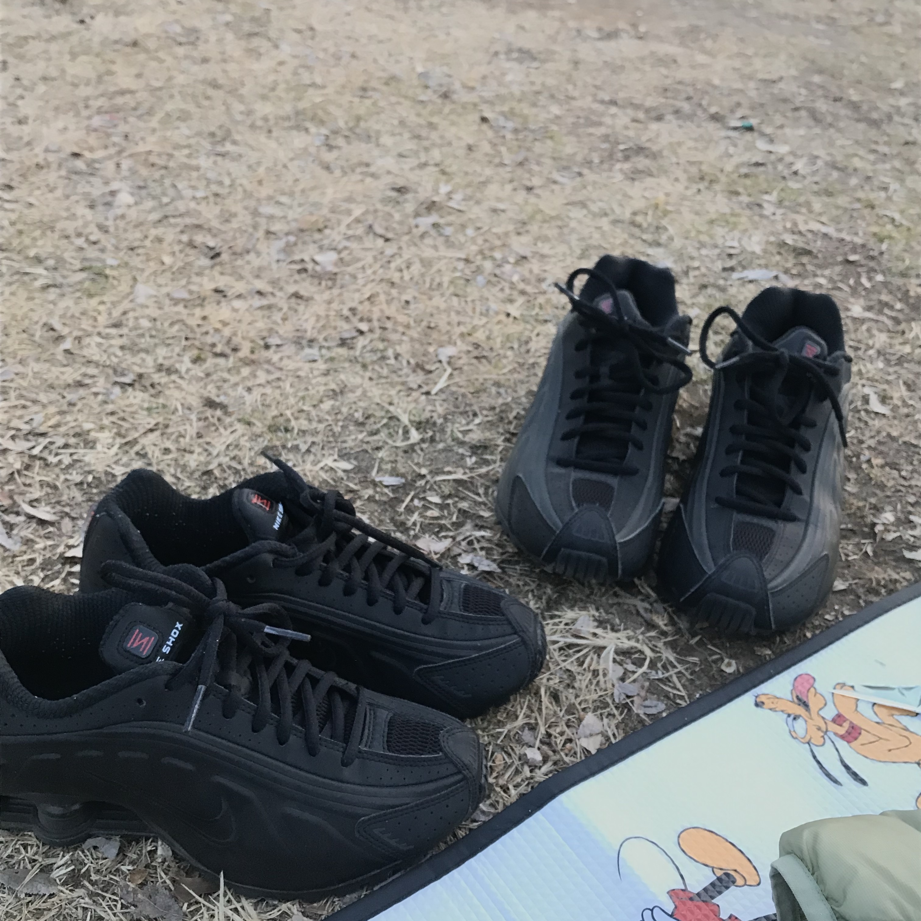 Nike Shox R4 Black Bright Crimson, Uniqlo Dry EX UV Protection Full Zip Hoodie Black 착용 스타일 - 2