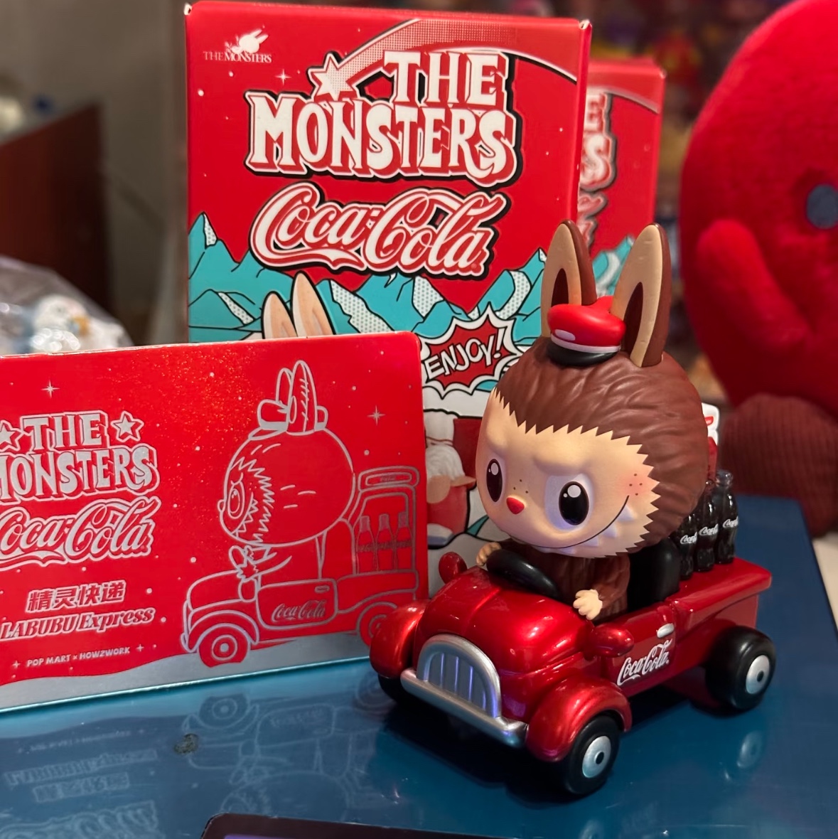 Pop Mart Labubu Coca Cola Series Figures Labubu Express (Opened Case) 착용 스타일