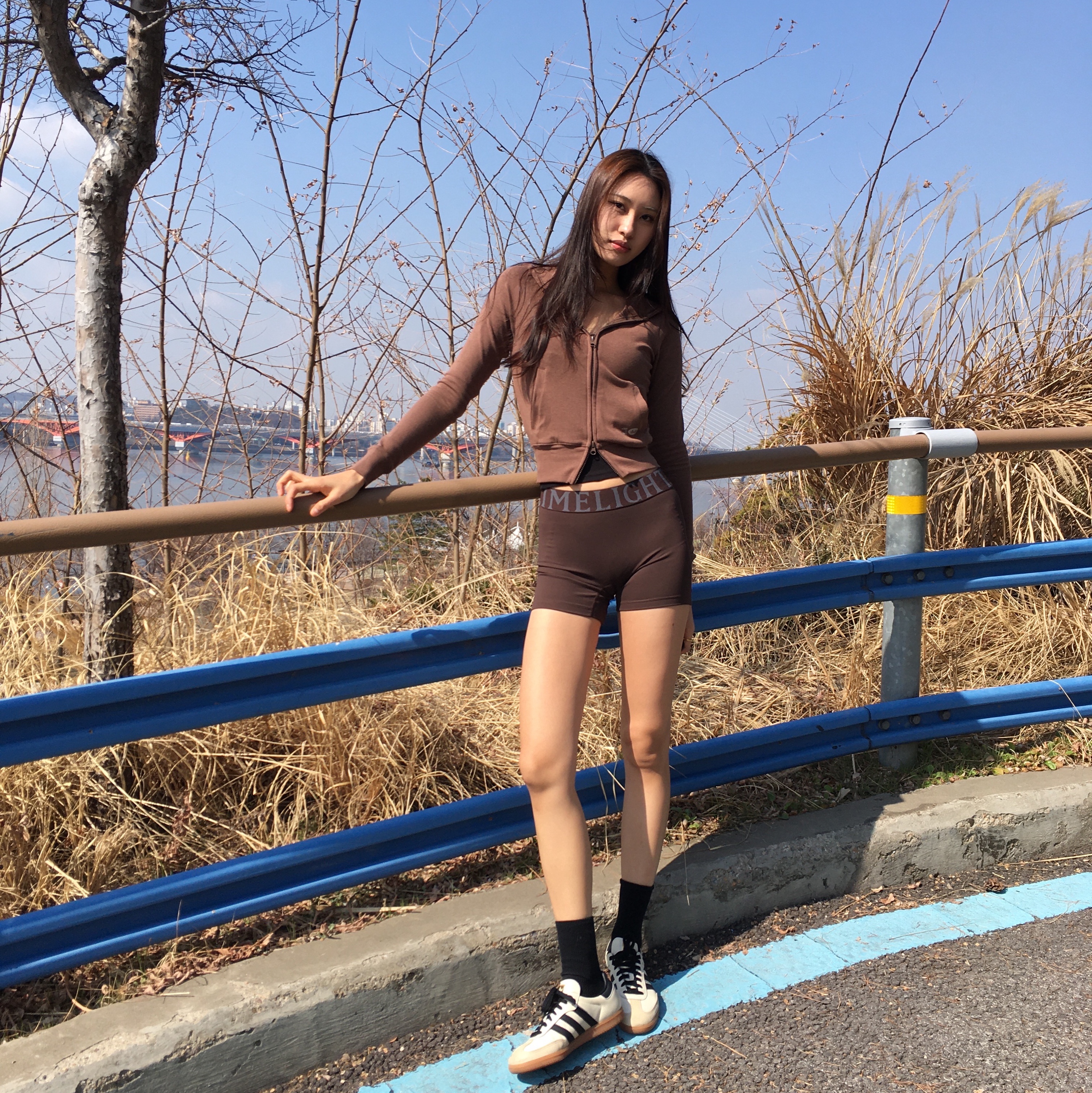 Outdoor Voices Technol-Ov™ Soft Flex Leggings Shorts Brown, (W) Adidas Samba OG Cream White Core Black 착용 스타일 - 1