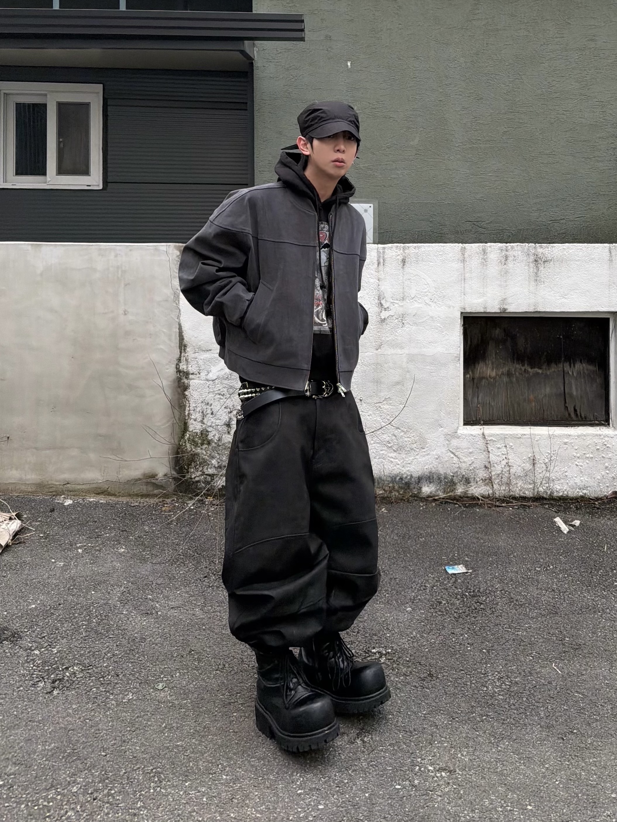 MJD Moleskin Banger Jacket Charcoal, MJD x Koin Seoul 3D Knee Eco Leather Pants Black 착용 스타일 - 5