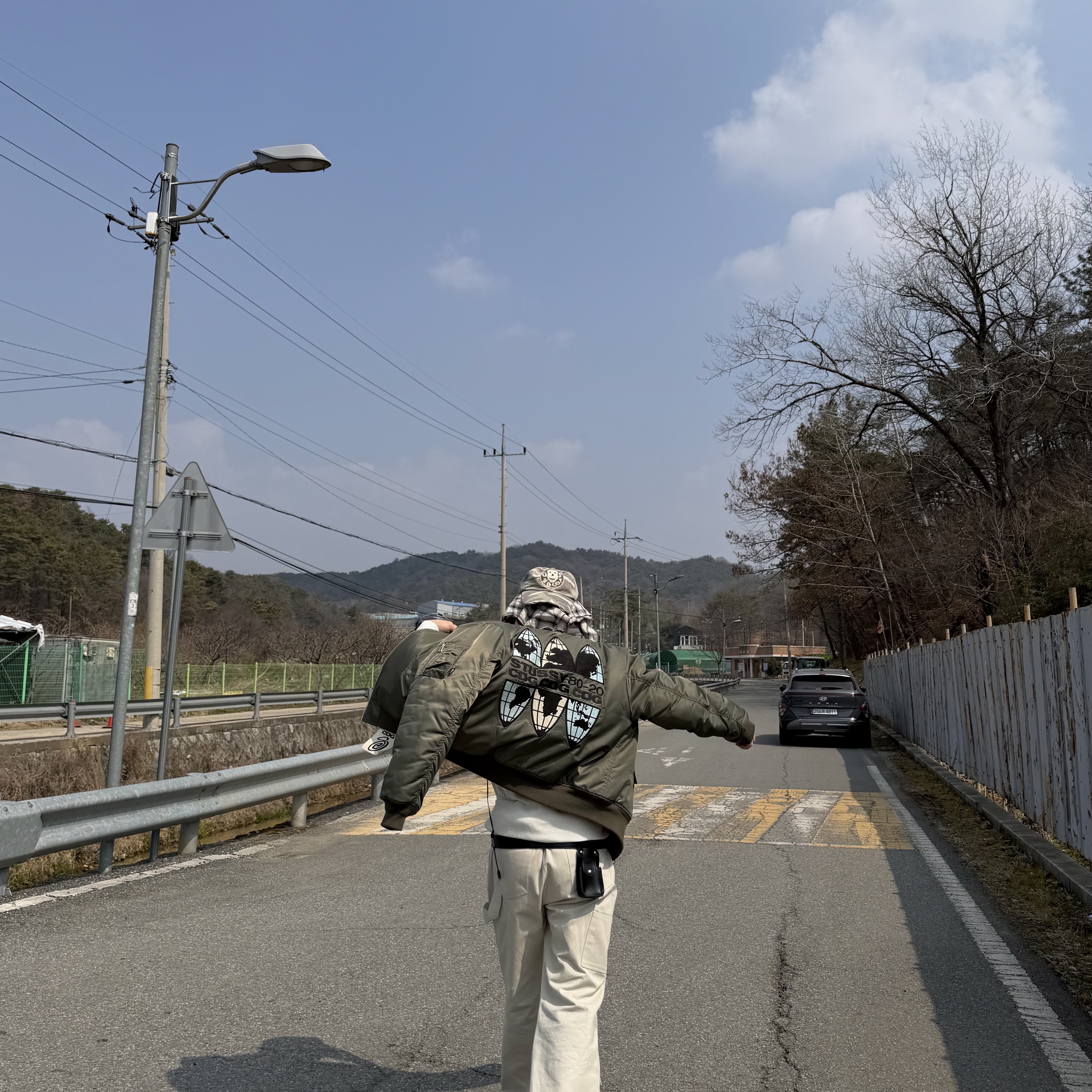 Stussy x CDG MA-1 Jacket Olive, Supreme Hanes Bones Thermal Crew Natural (1 Pack) 착용 스타일 - 4