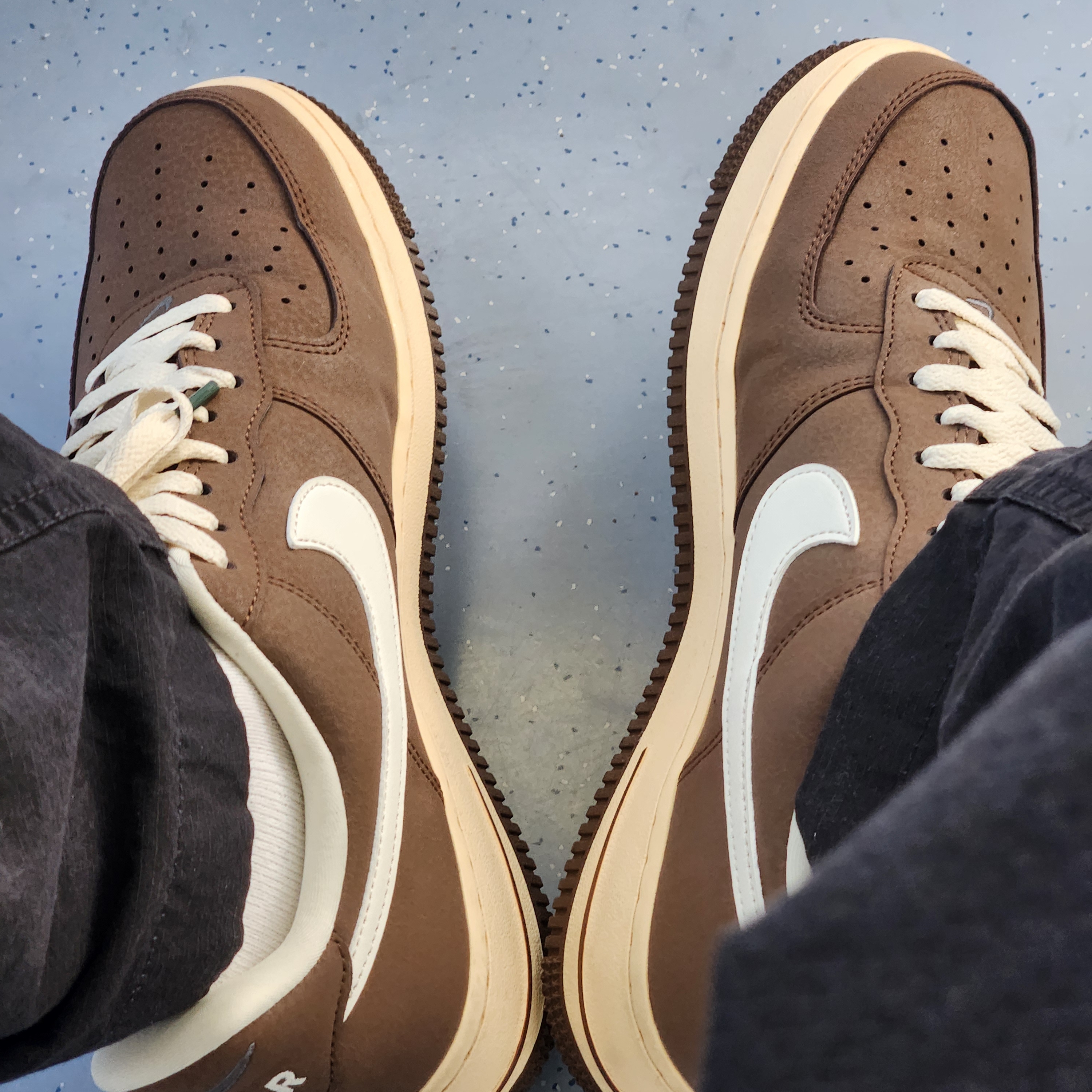 Nike Air Force 1 '07 Cacao Wow Coconut Milk 착용 스타일