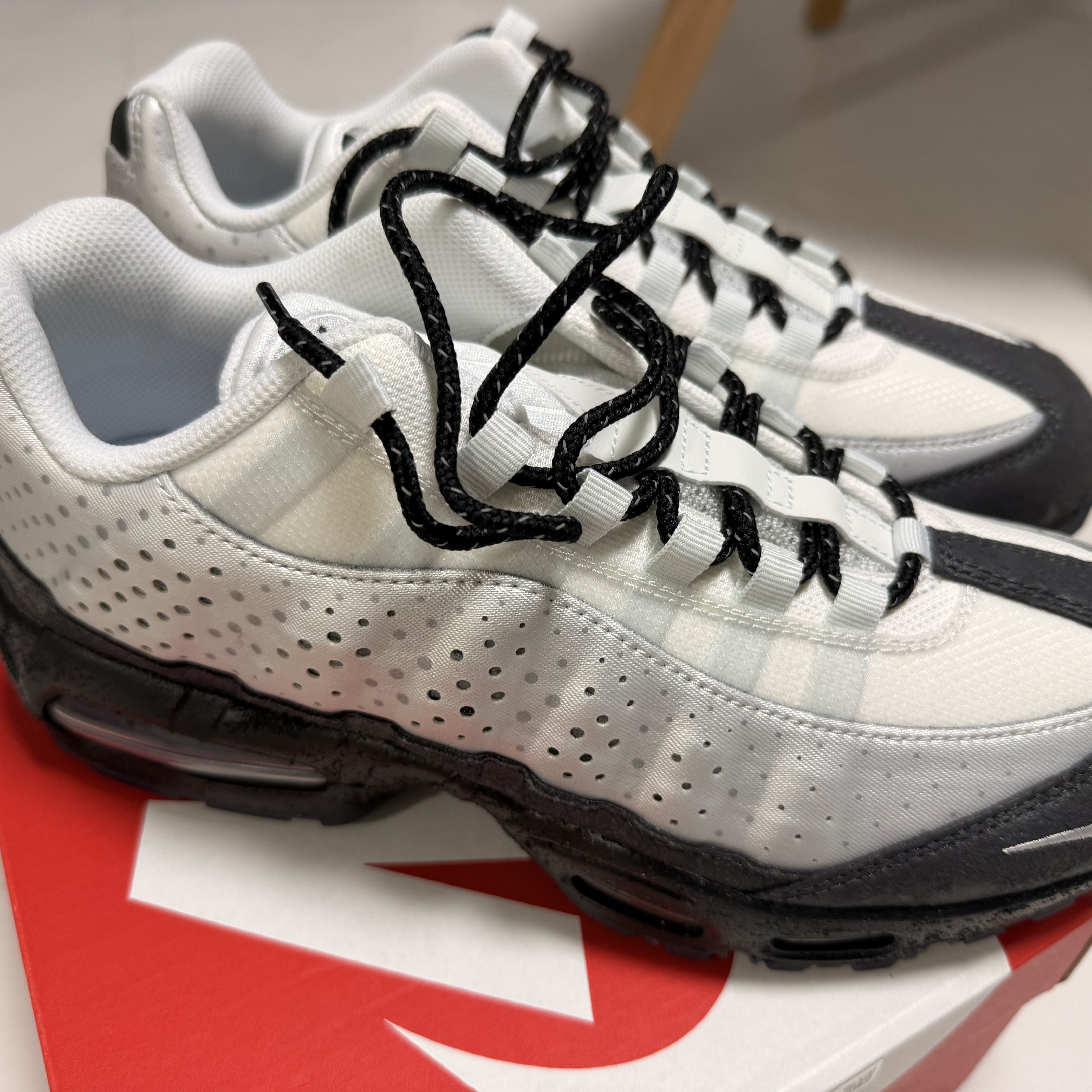 Nike Air Max 95 Big Bubble Seongsu Photon Dust Metallic Silver 착용 스타일 - 2