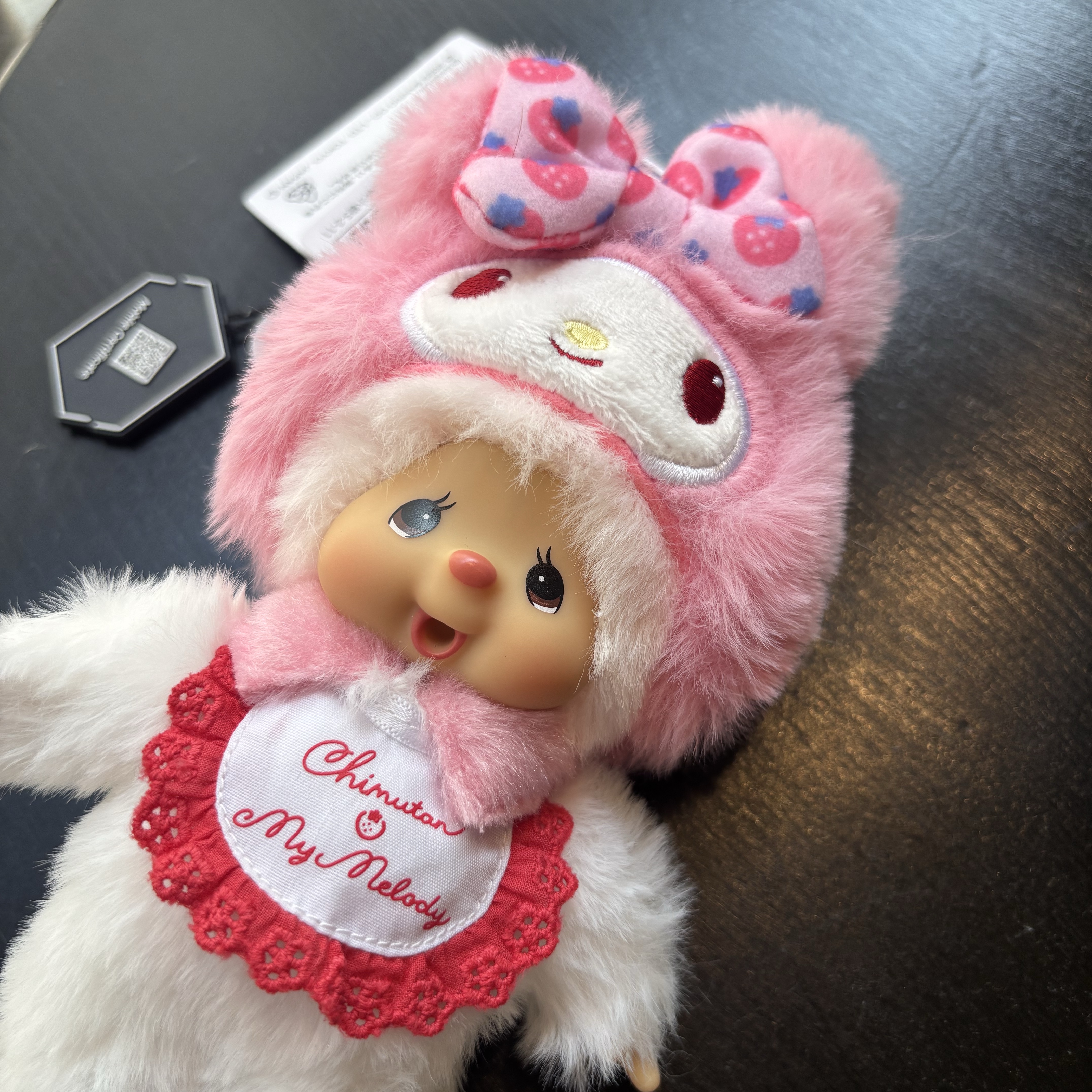 Monchhichi x Sanrio Characters My Melody Chimutan Keychain 착용 스타일 - 2
