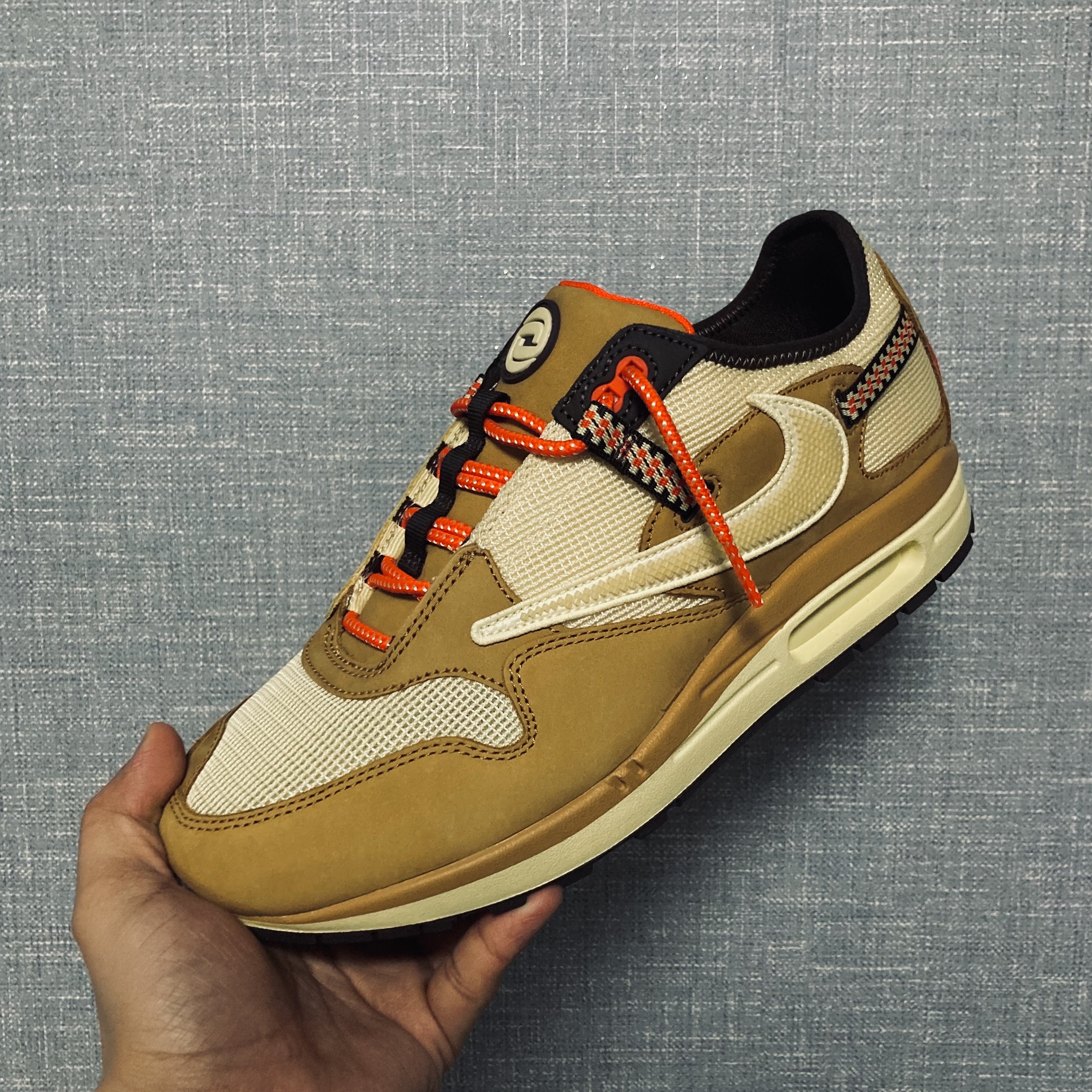 Nike x Travis Scott Air Max 1 Cact.us Wheat 착용 스타일 - 1