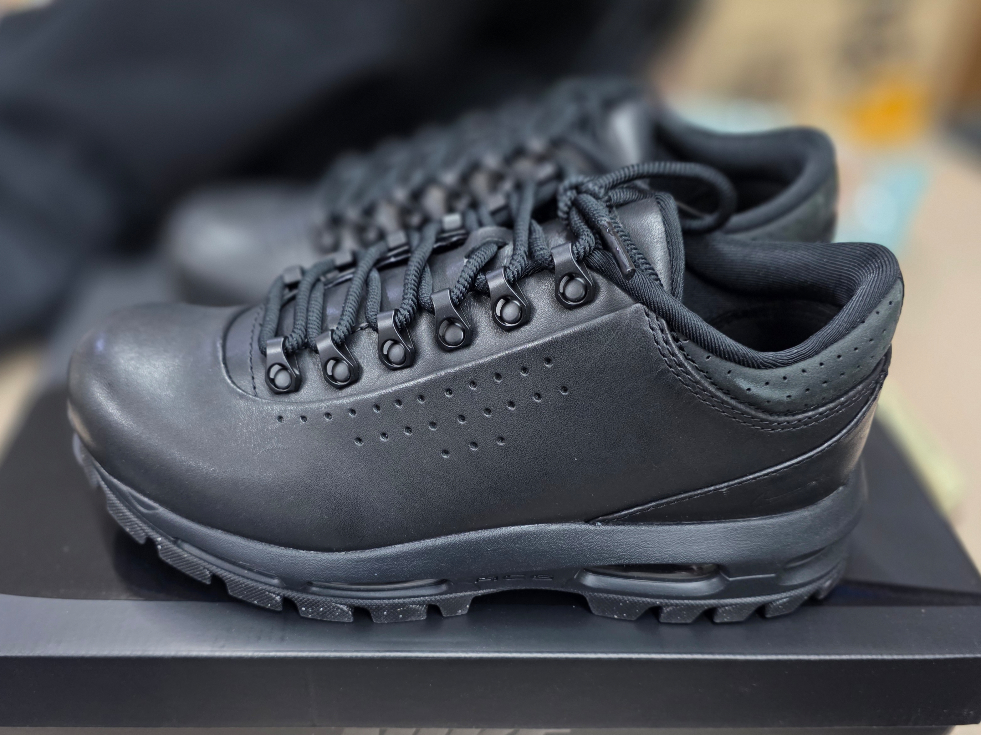 Nike Air Max Goadome Low Black Anthracite 착용 스타일 - 1