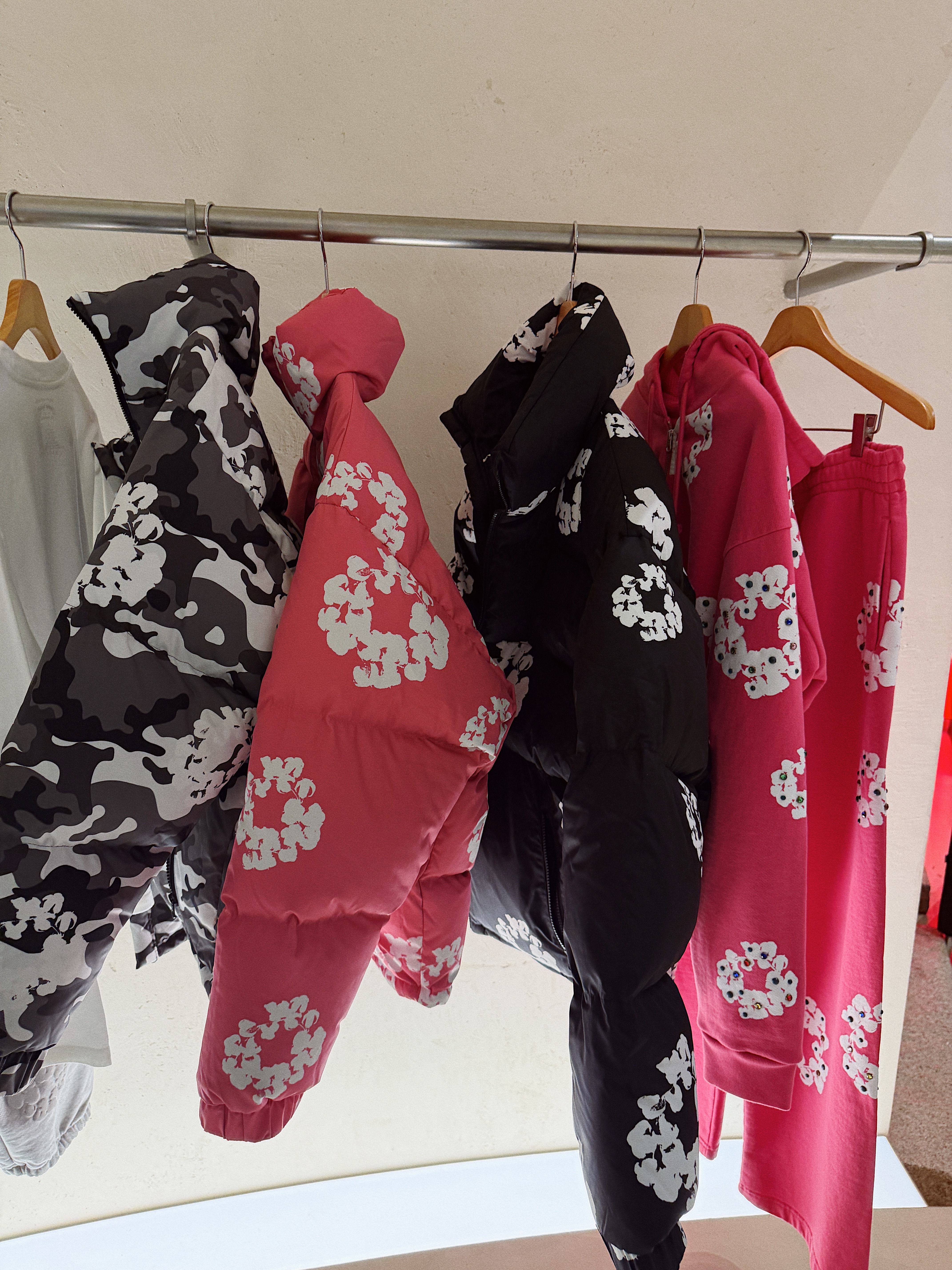 Nonnod Flexible String Check Shirts Classic Blue, Denim Tears The Cotton Wreath Sweatshirt Pink 착용 스타일 - 3