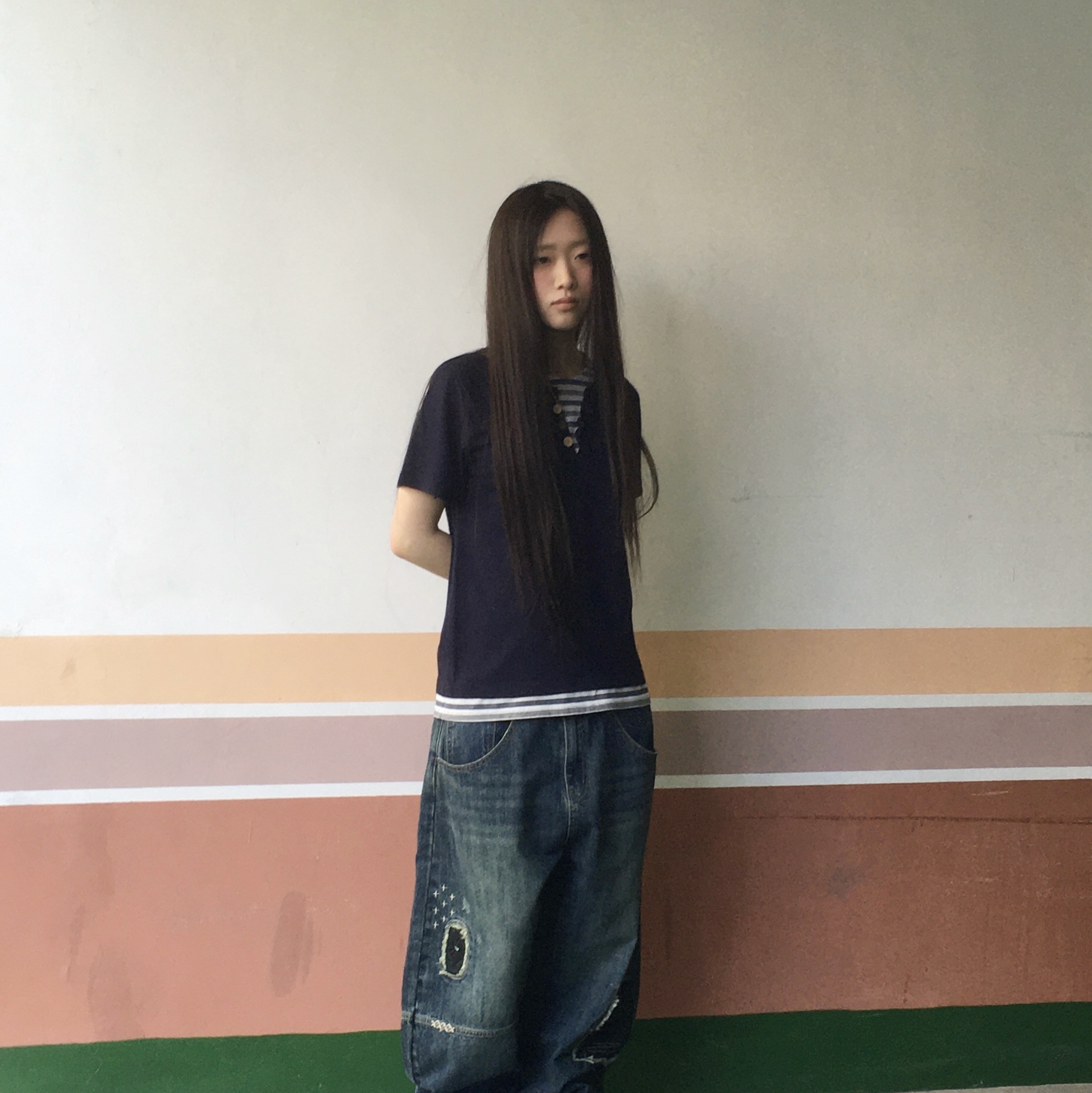 MAINBOOTH Repaired Denim Pants BLUE 착용 스타일 - 2