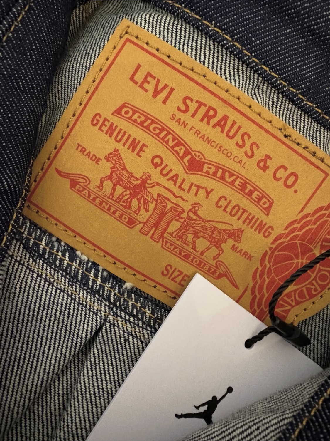 Levi's x Jordan Overshirt Jacket Indigo 착용 스타일 - 5
