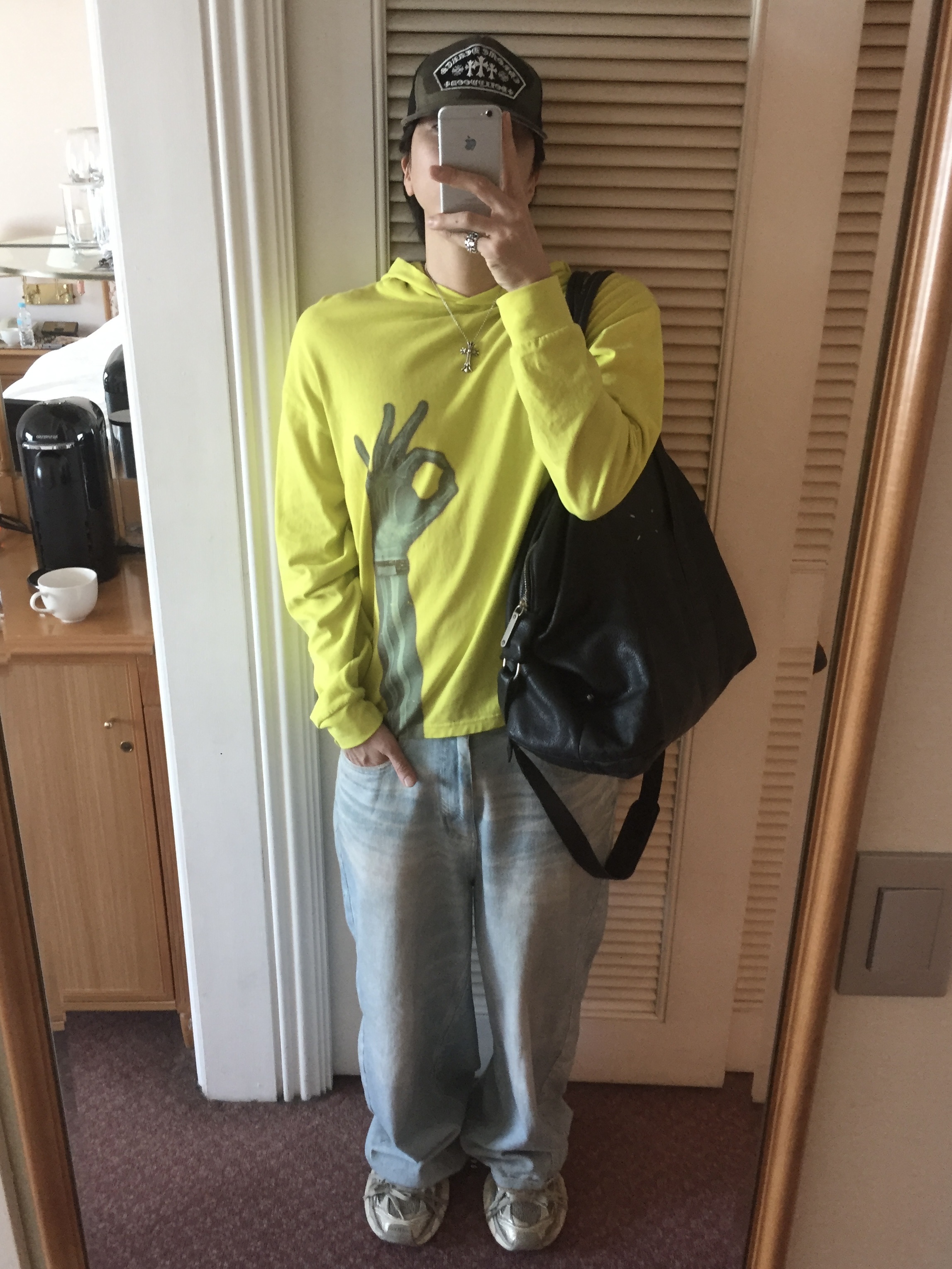 Balenciaga 3XL Sneakers Light Beige, Chrome Hearts King Taco Mesh Trucker Hat Camo 착용 스타일 - 3