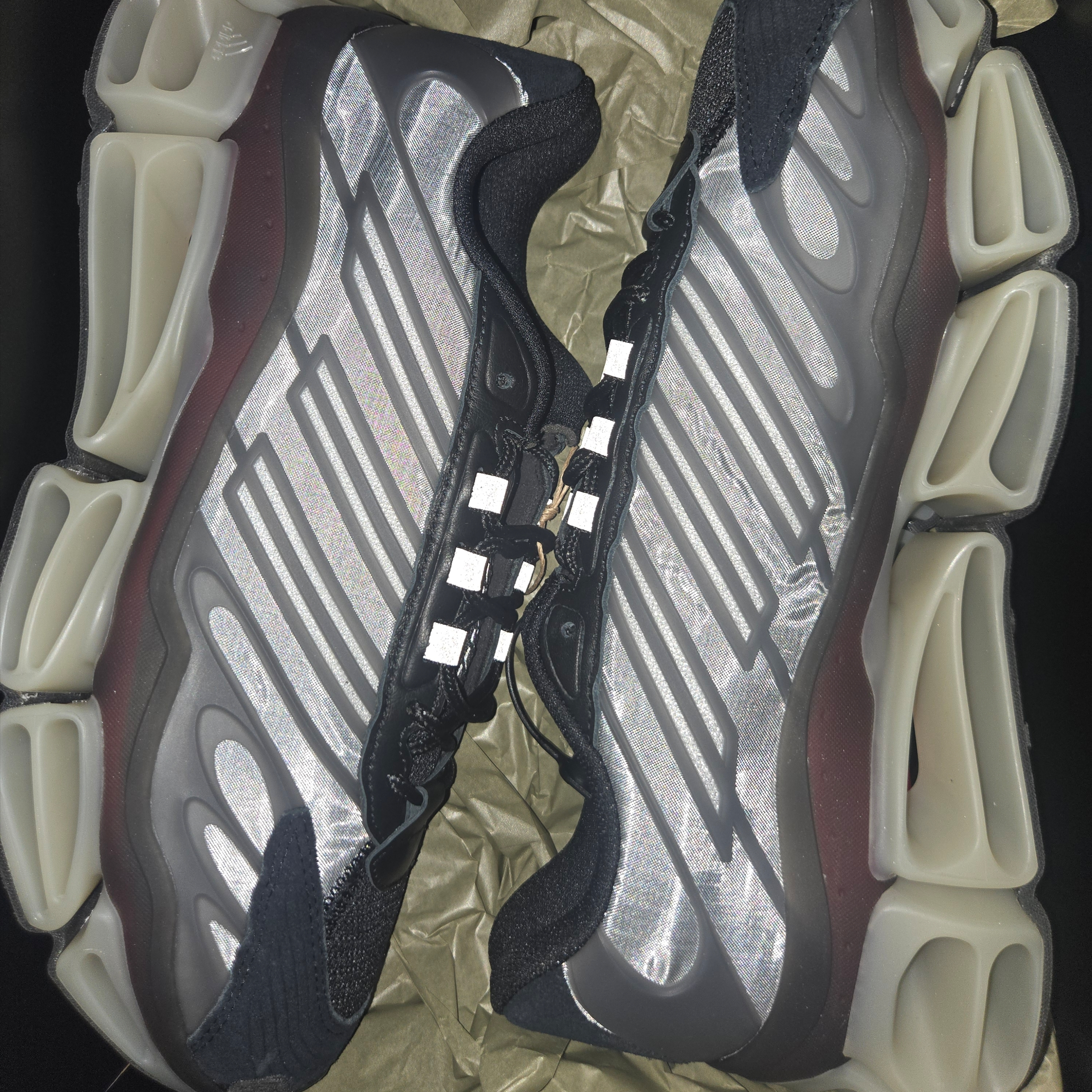 Adidas x Willy Chavarria Megaride AG Core Black Putty Grey 착용 스타일 - 7