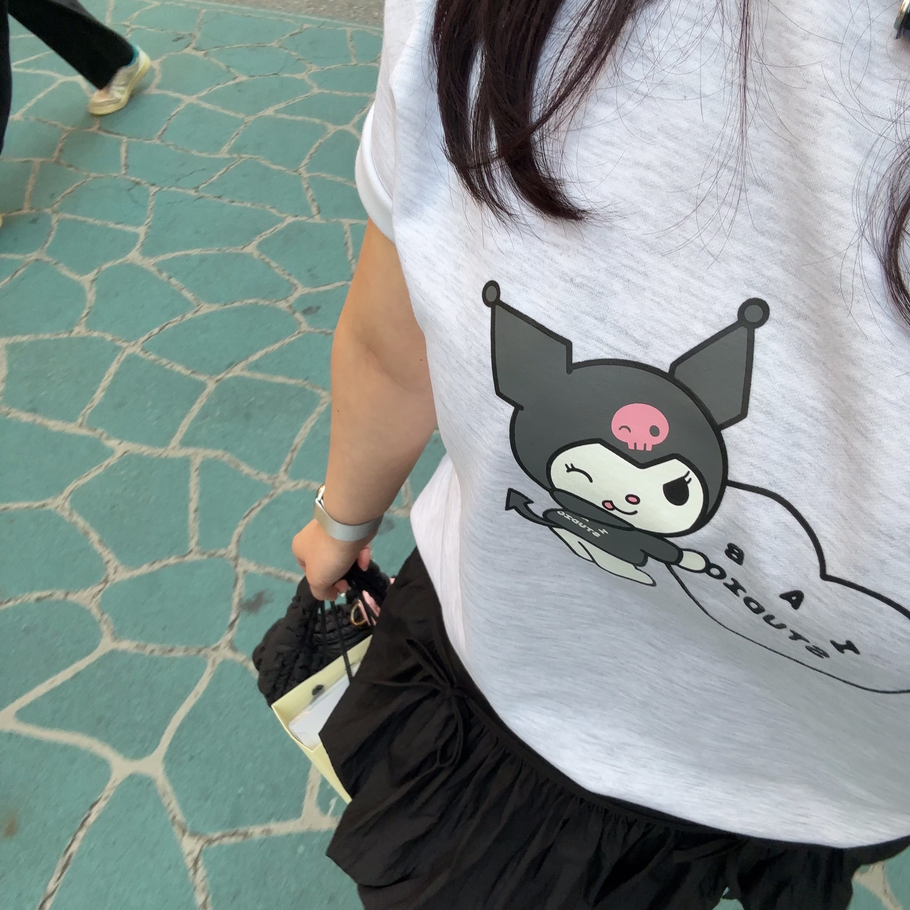 IAB Studio Kuromi Heart T-shirts Light Grey 착용 스타일