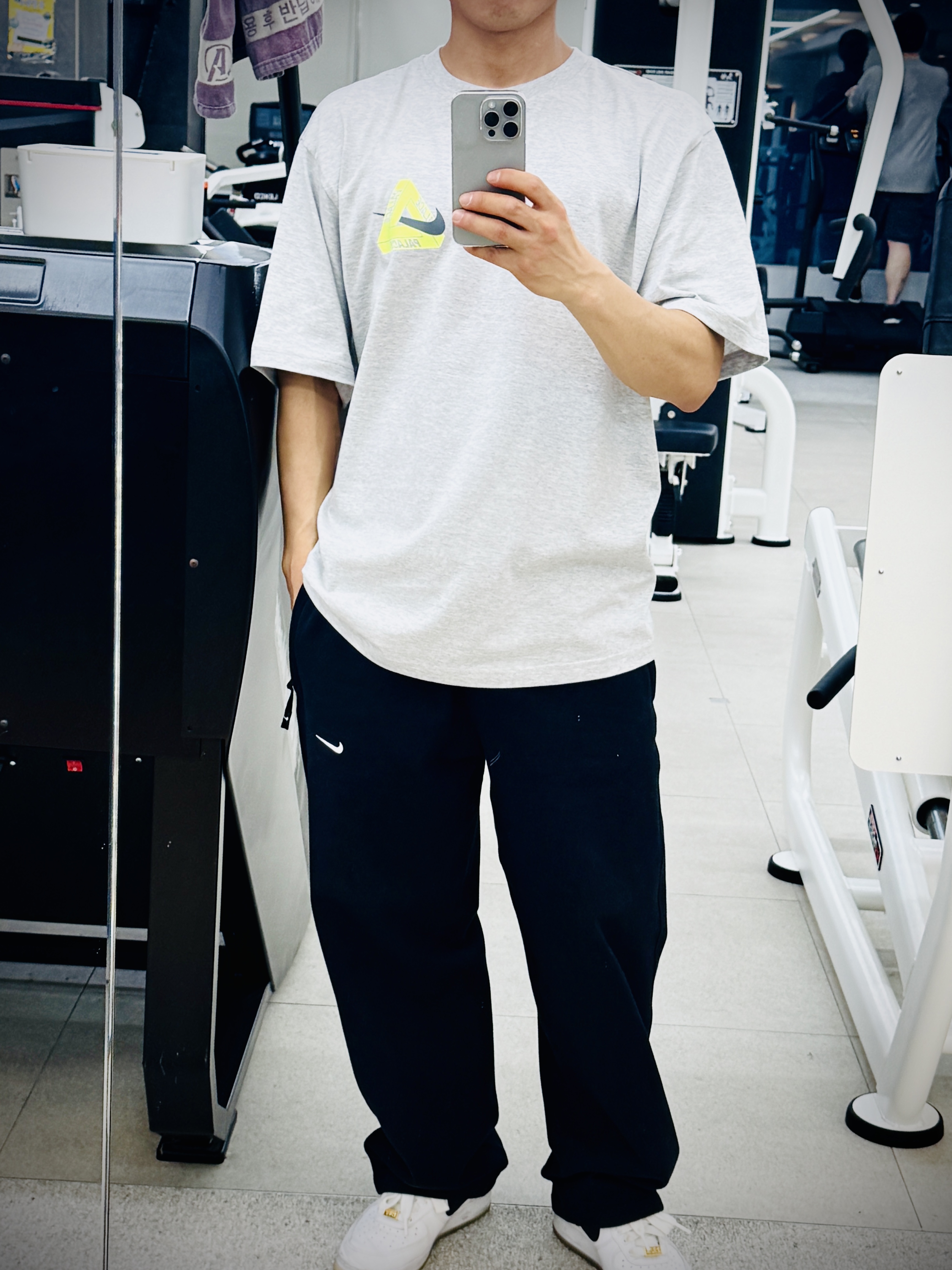 Palace x Nike Tri Swoosh T-Shirt Grey Marl - 25FW, Nike NSW Swoosh Open Hem Fleece Pants Black - Asia 착용 스타일