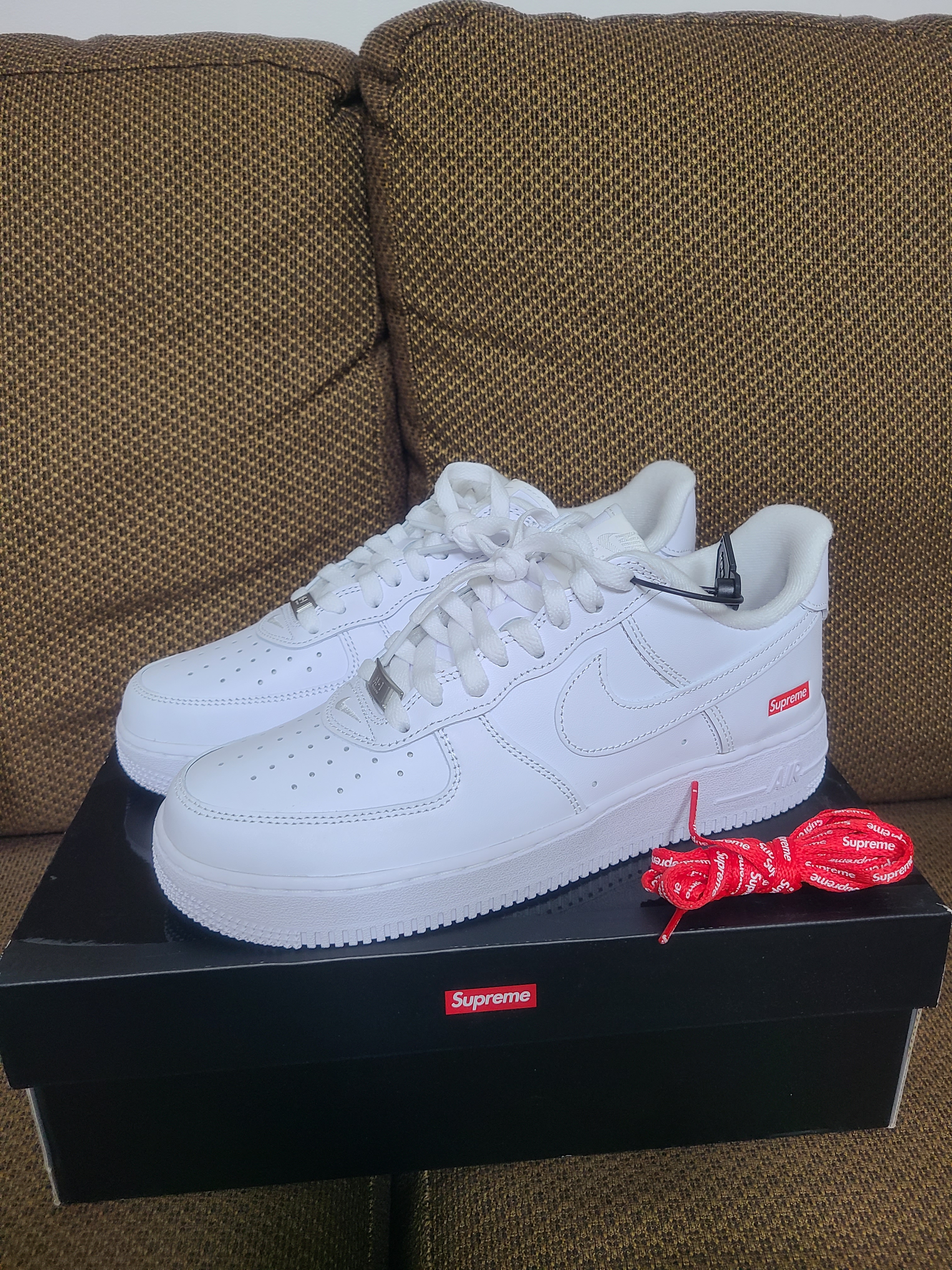 Nike x Supreme Air Force 1 Low White 착용 스타일
