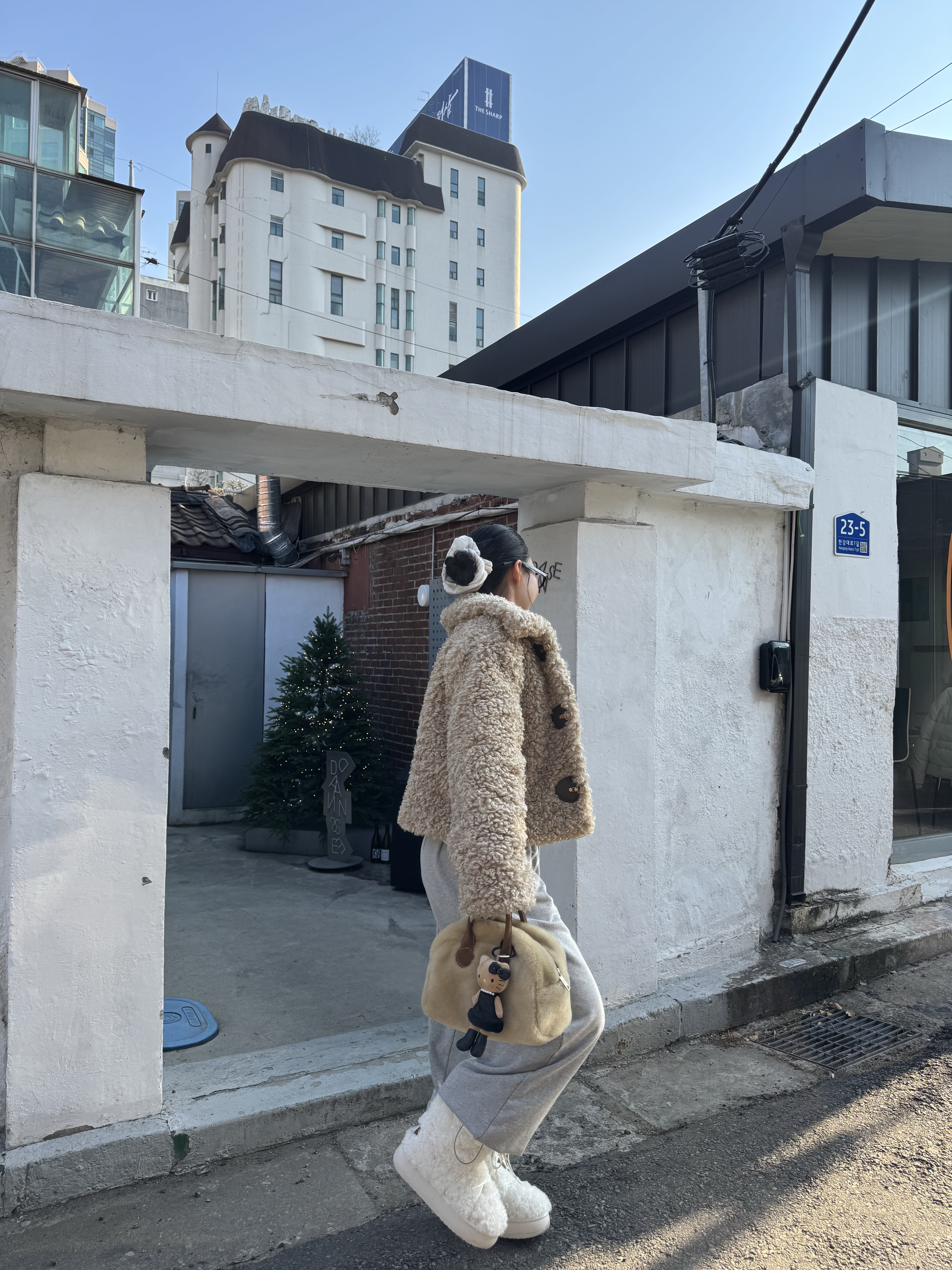 (W) Ganni Puppy Wool Sweater Egret 착용 스타일 - 2