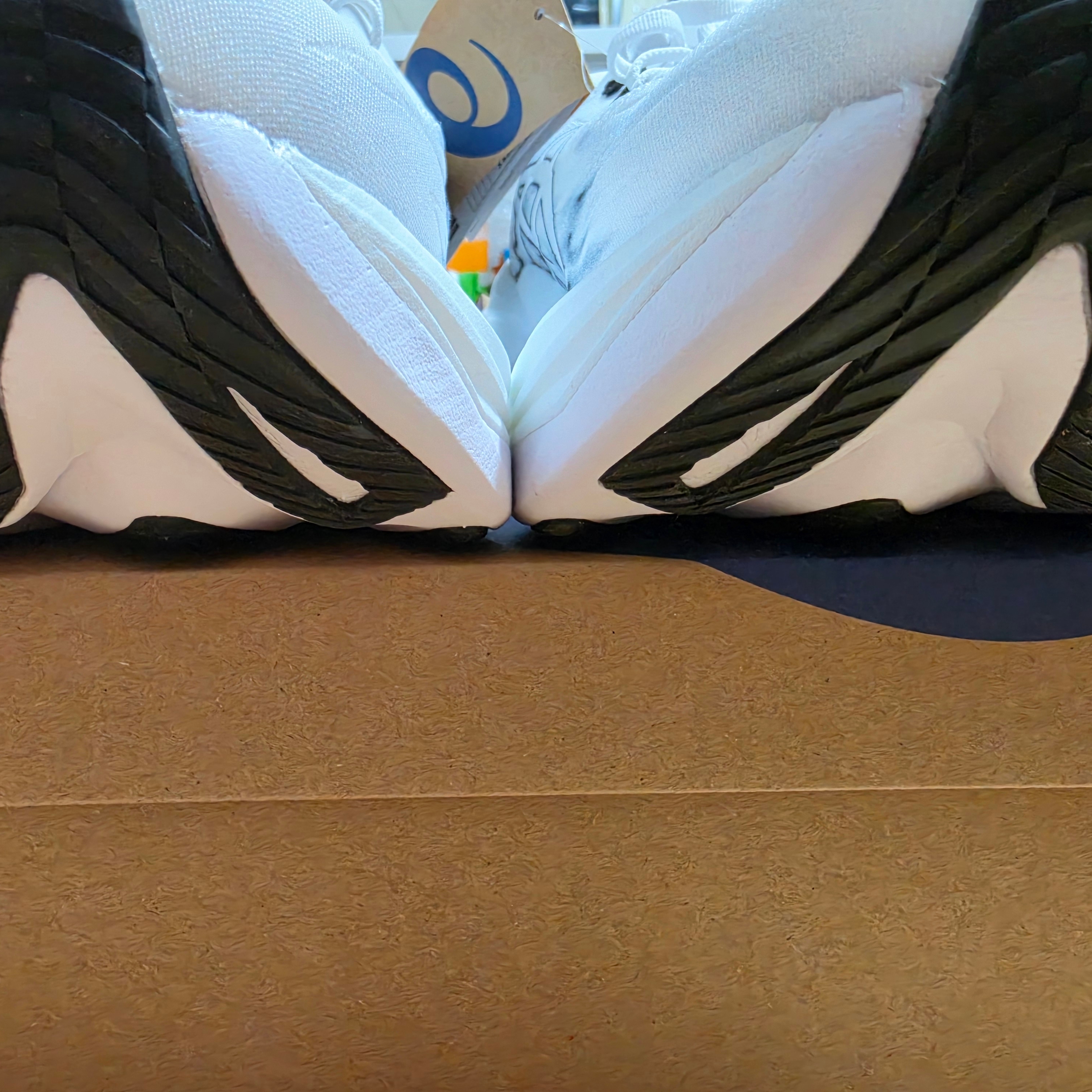 Asics Superblast 3 White Black 착용 스타일 - 7