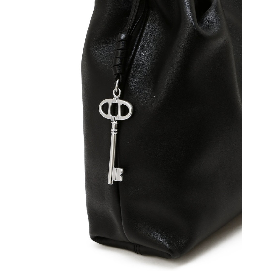 아떼 바네사브루노 액세사리 무스 블랙 레더 복조리 숄더백 M 블랙(Athe Vanessabruno Acc Mousse Black Leather Drawstring Shoulder Bag M Black) - 5