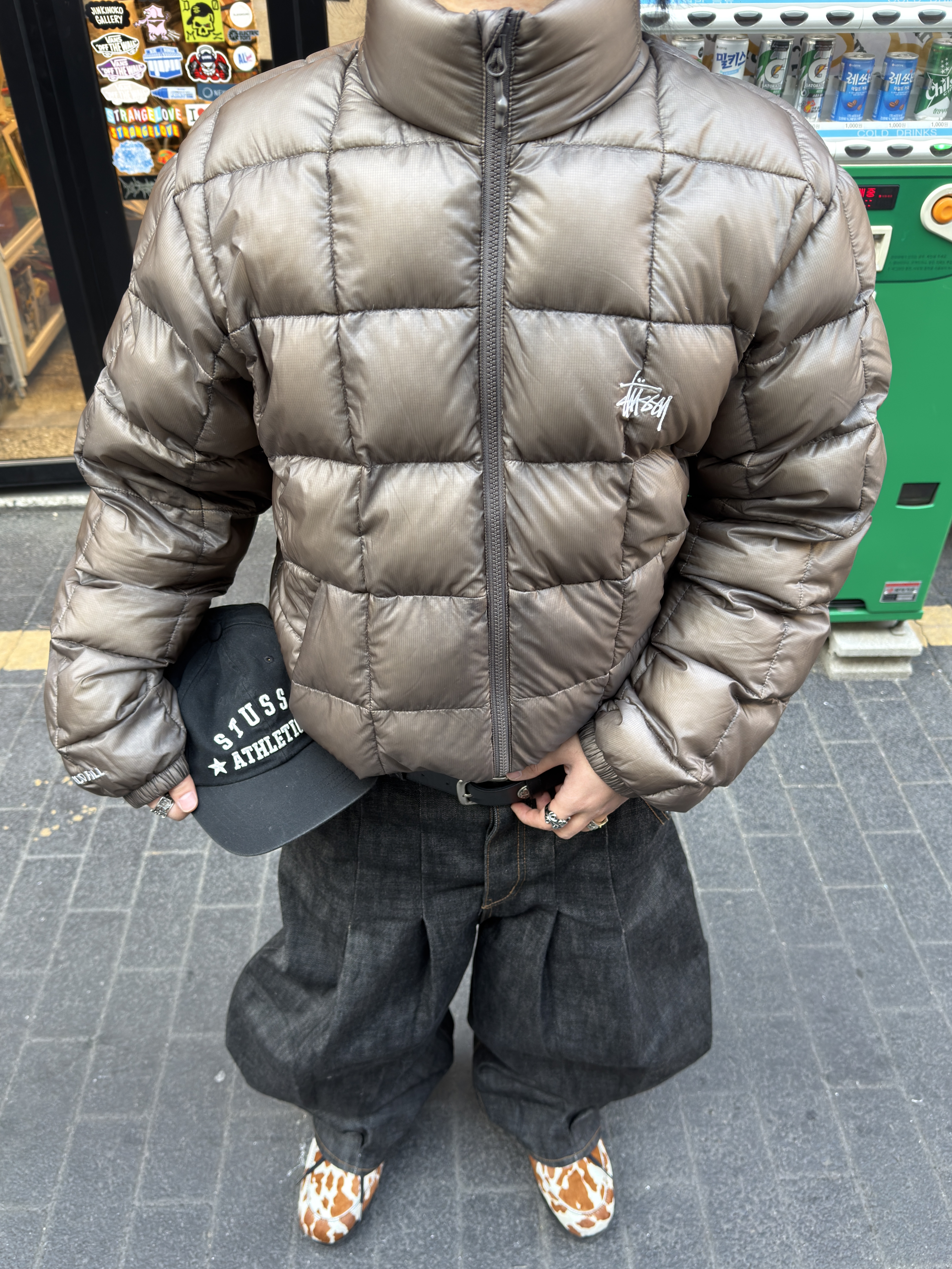 Stussy Midweight Hooded Puffer Olive, Nike Air Max Goadome QS Sail and Cacao Wow 착용 스타일 - 5