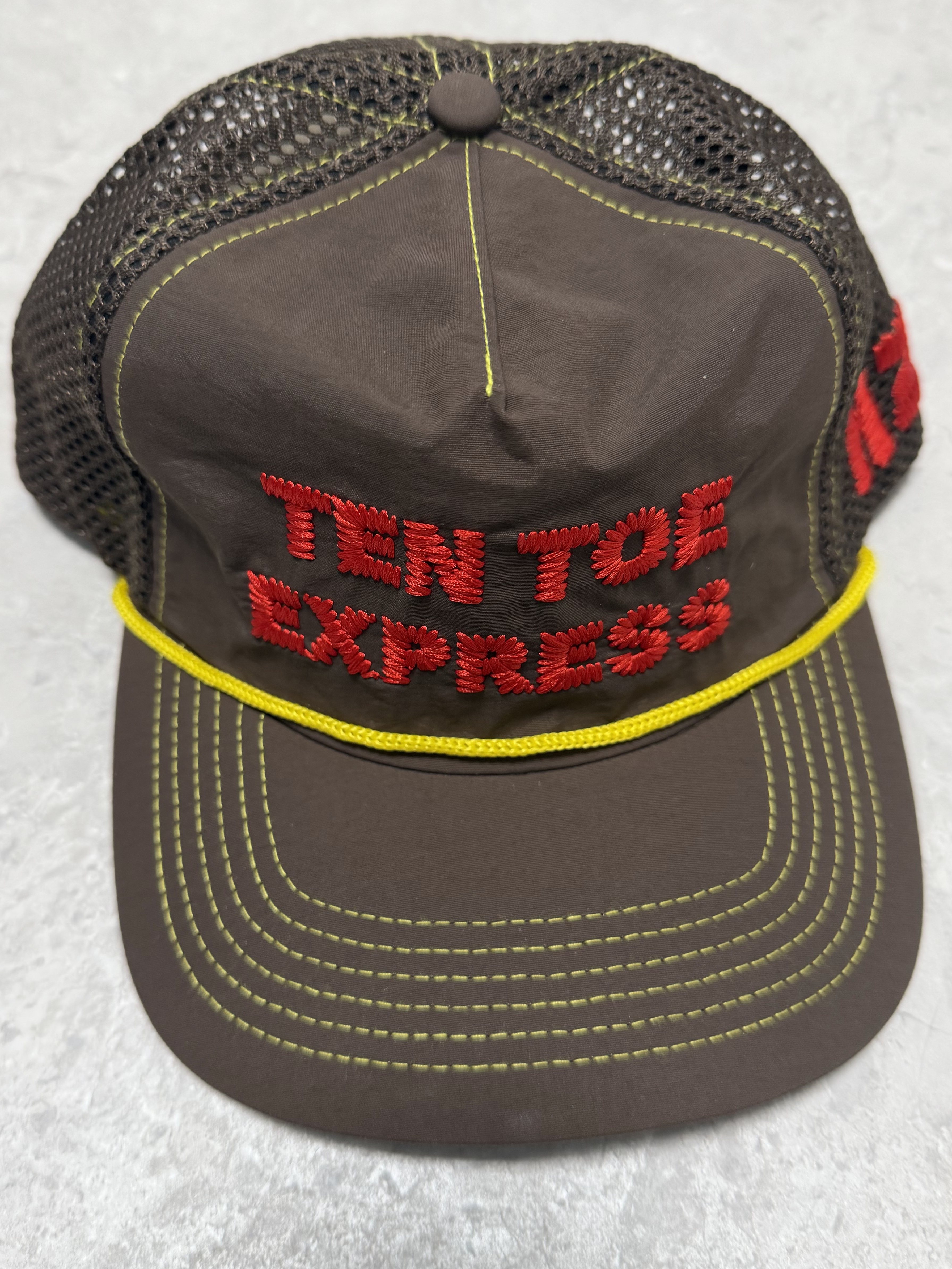 Alex Zono Ten Toe Express Trucker Hat Brown 착용 스타일