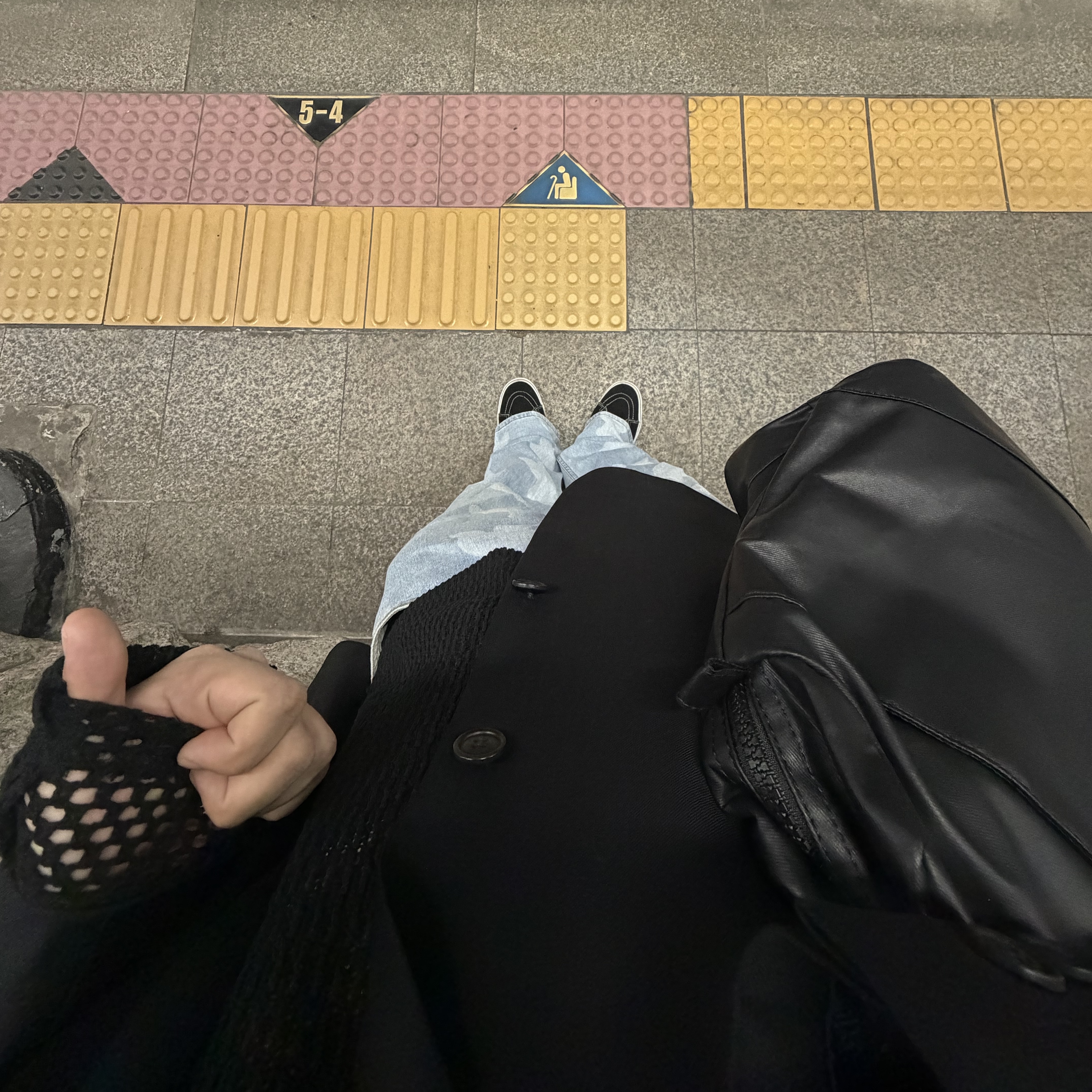 Vans Old Skool Platform Black White, Millo Archive Lump Two Way Bag Black 착용 스타일 - 2