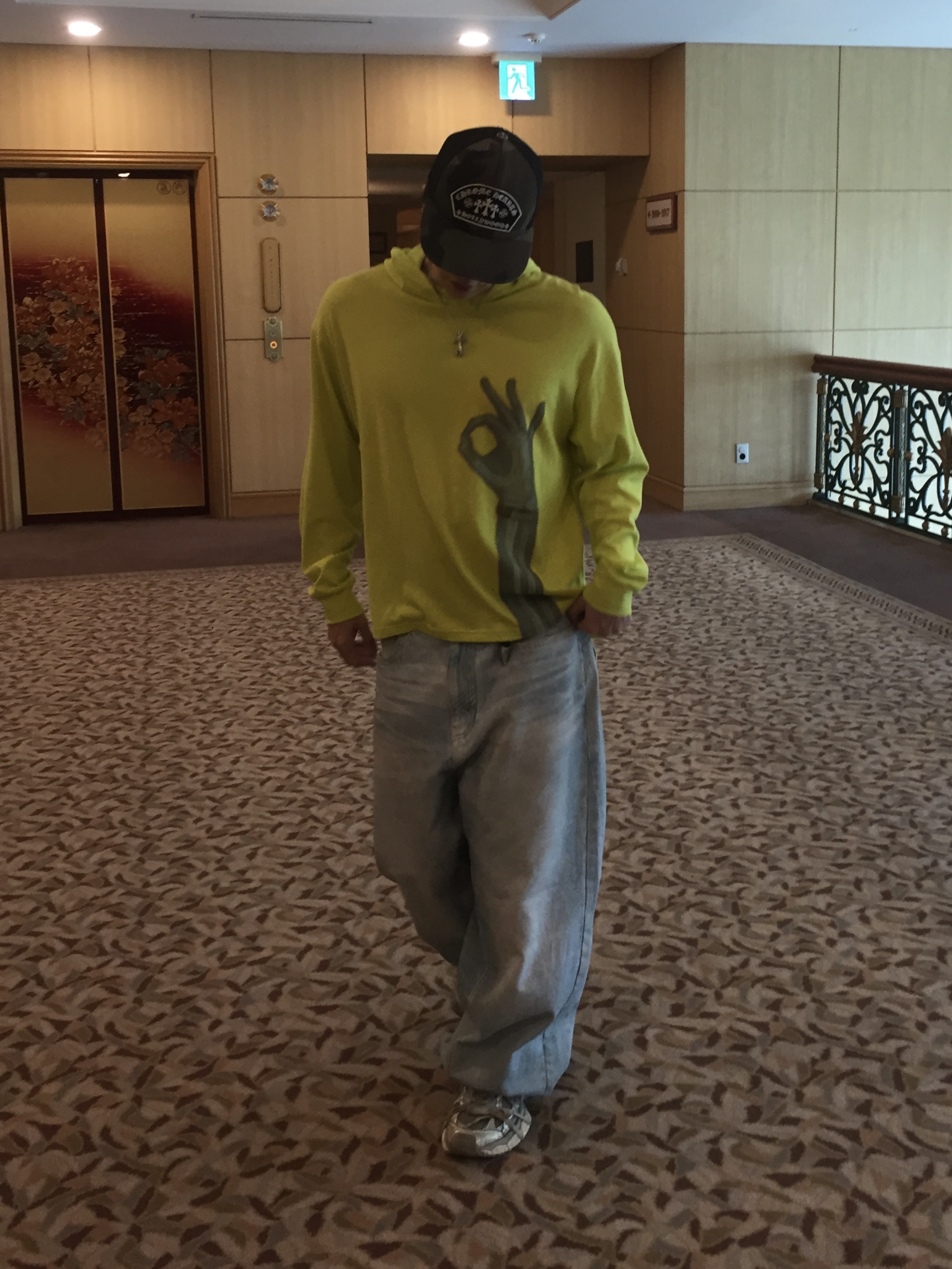 Balenciaga 3XL Sneakers Light Beige, Chrome Hearts King Taco Mesh Trucker Hat Camo 착용 스타일 - 7