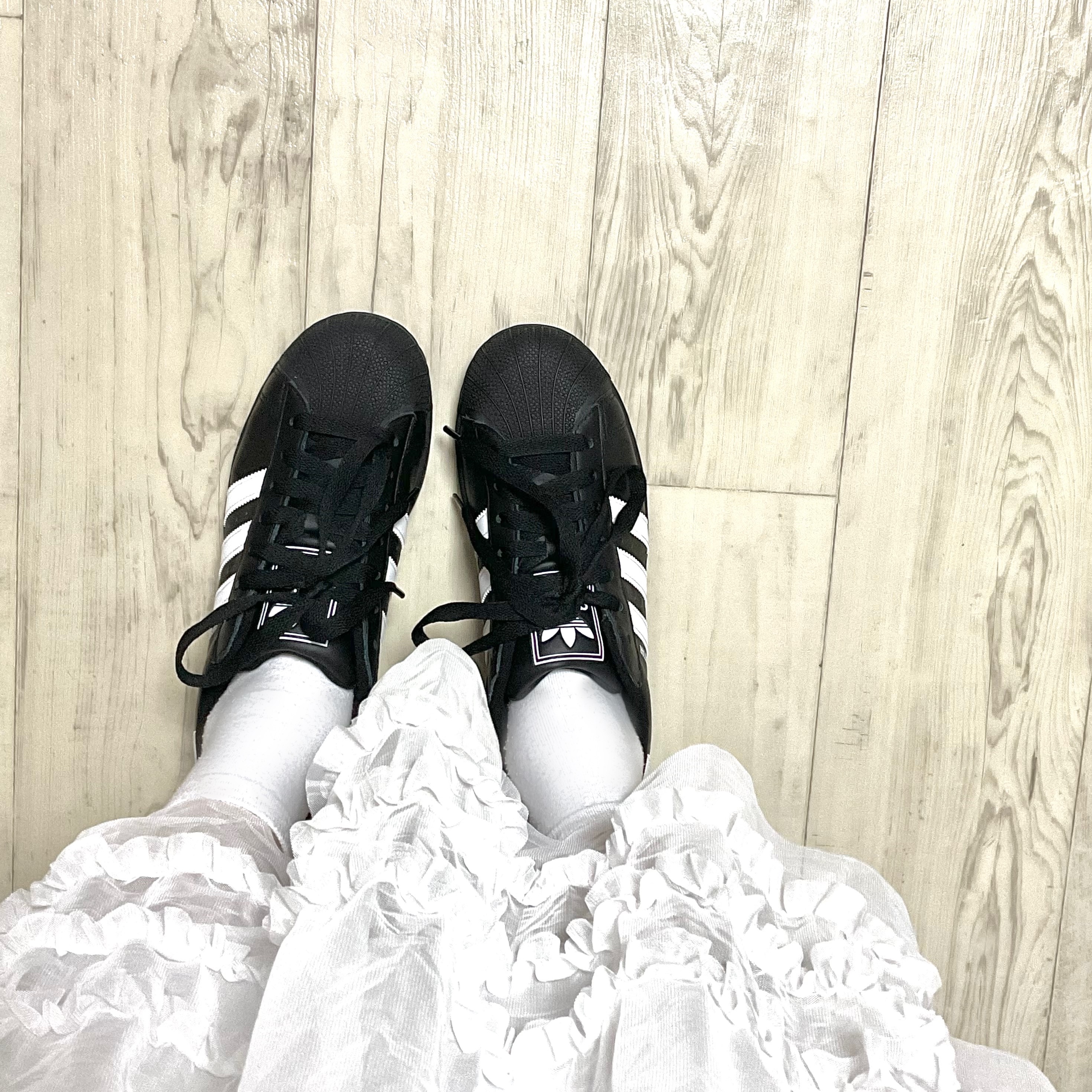 Adidas Superstar II Core Black Cloud White 착용 스타일