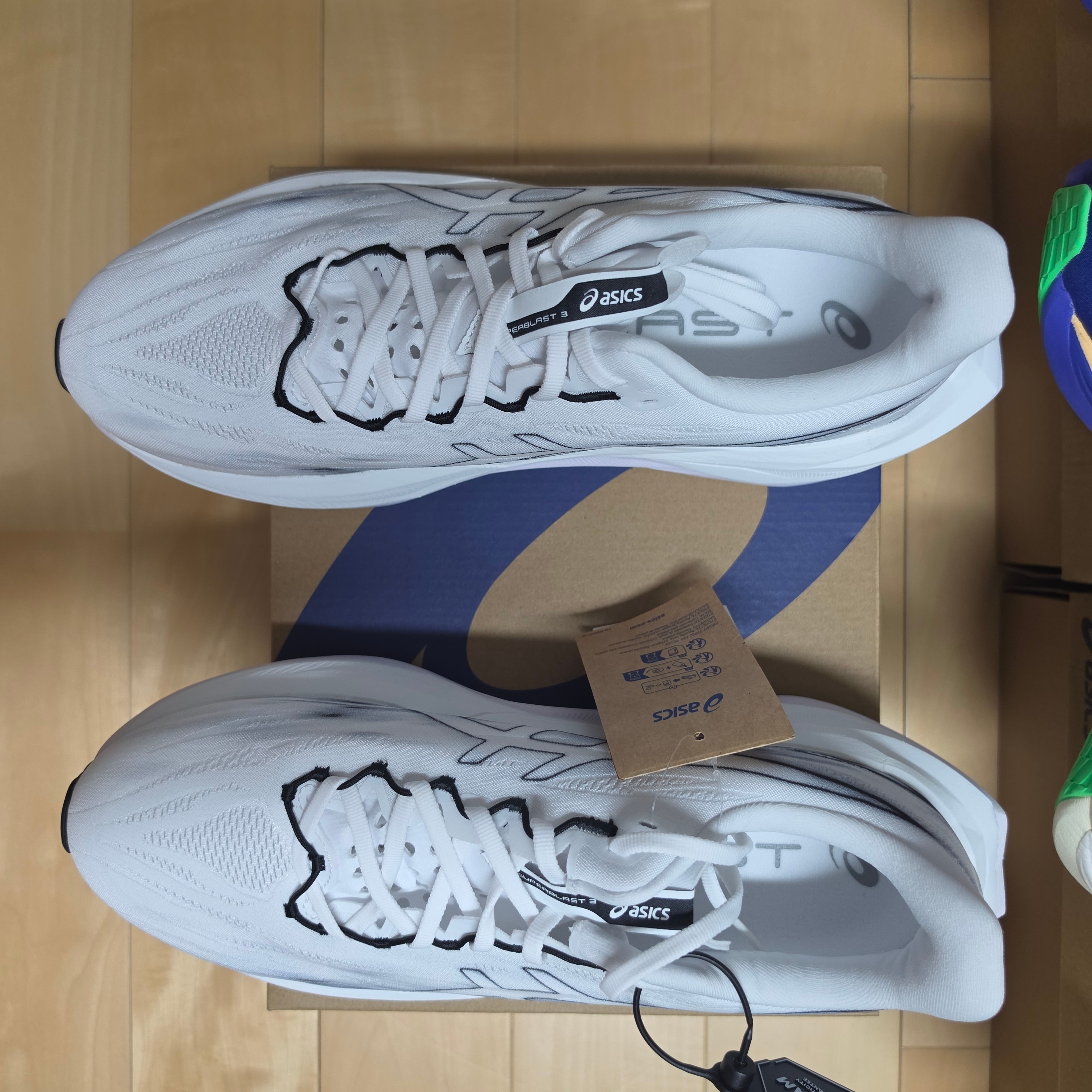 Asics Superblast 3 White Black 착용 스타일 - 5