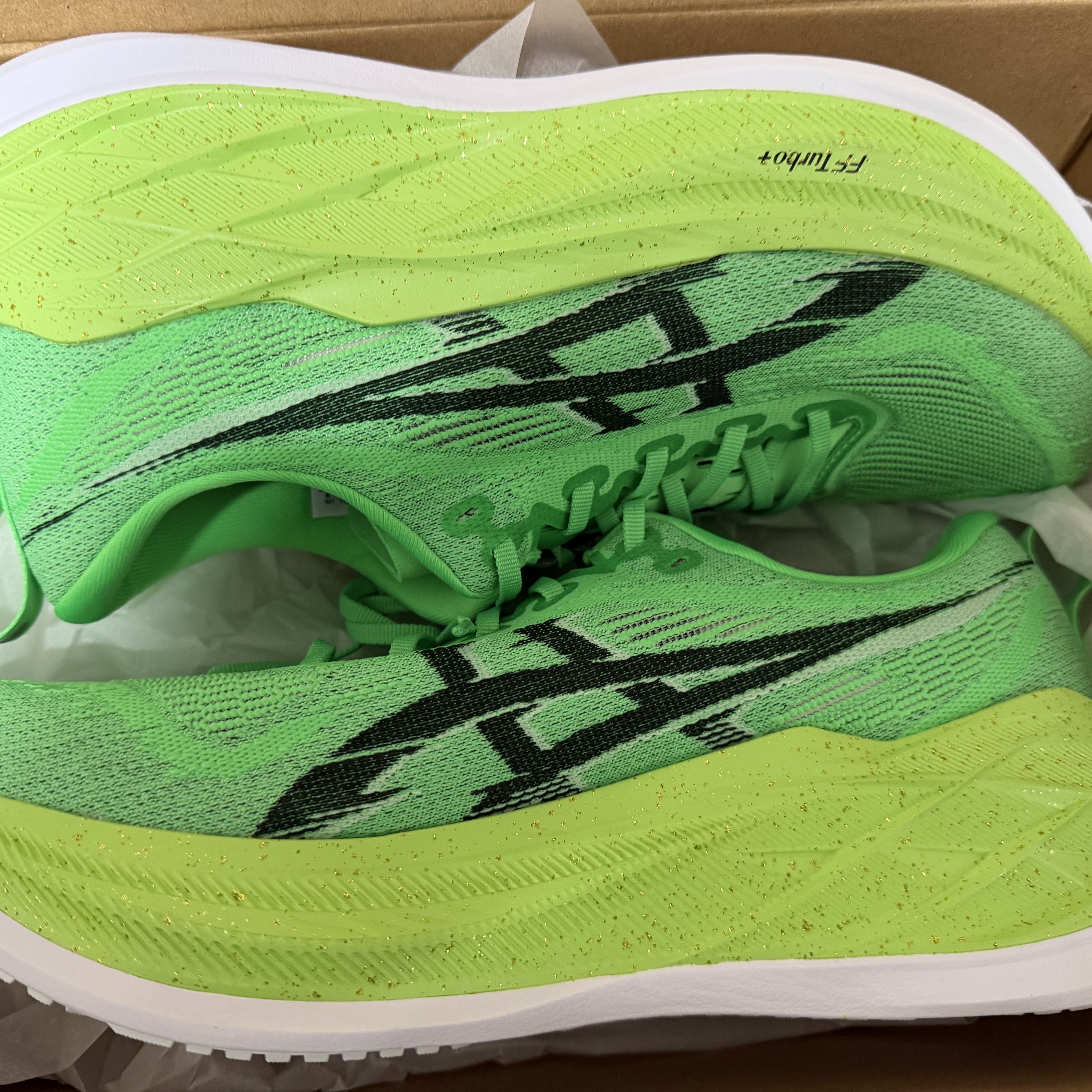 Asics Superblast 2 Ekiden Vital Green Black 착용 스타일