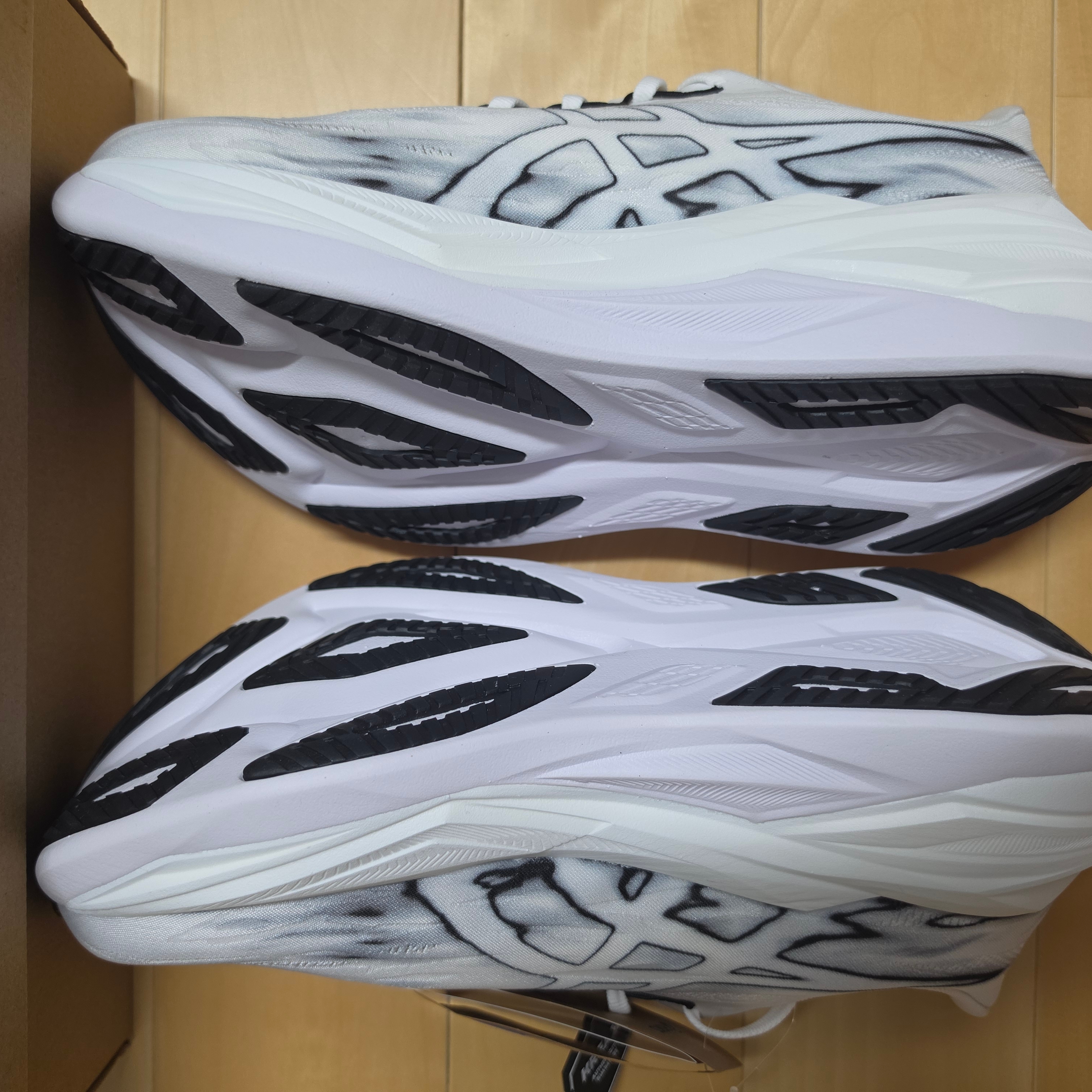 Asics Superblast 3 White Black 착용 스타일 - 10