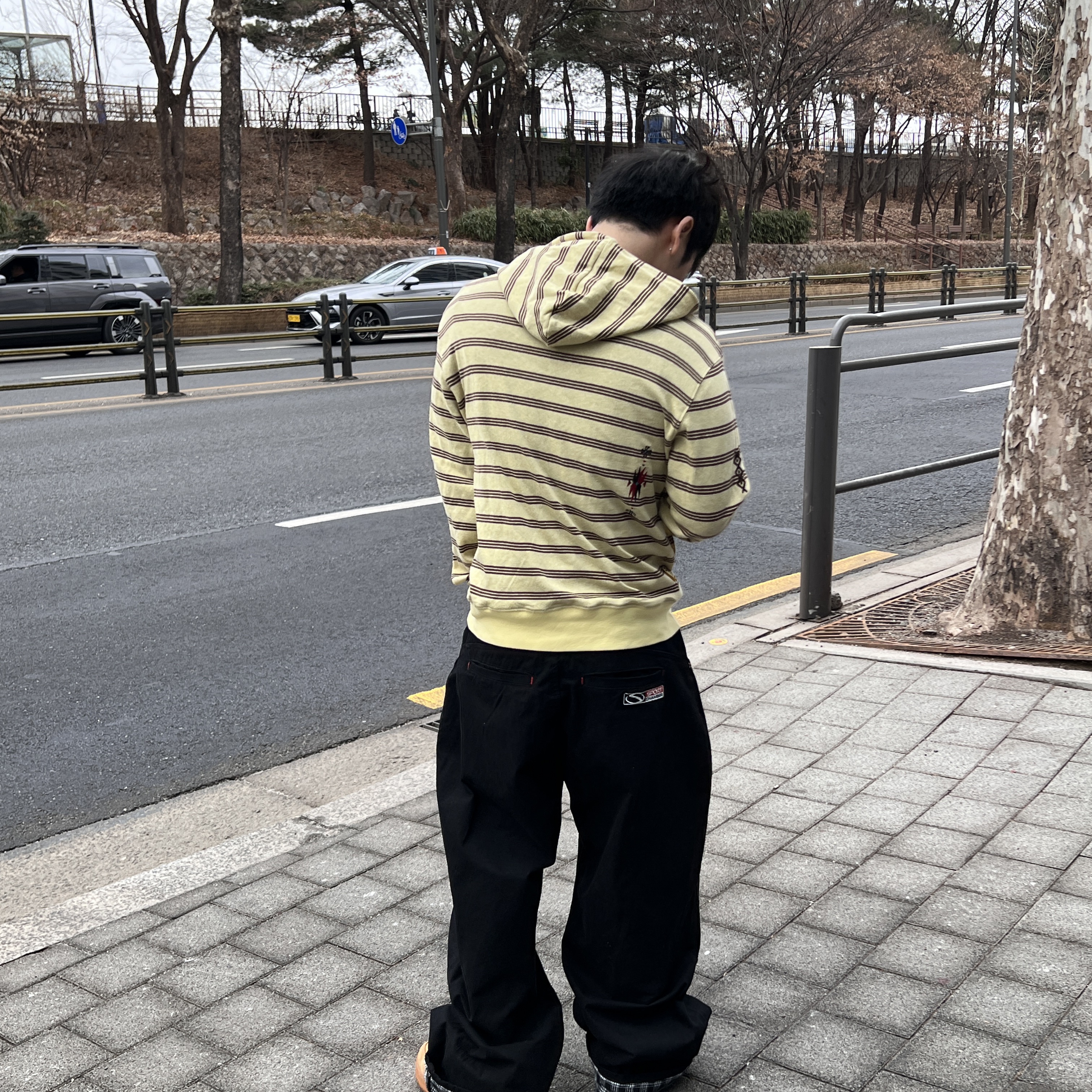 MAINBOOTH Cookie Stripe Hood T-shirt YELLOW, Nike Air Force 1 '07 WB Flax 착용 스타일 - 2
