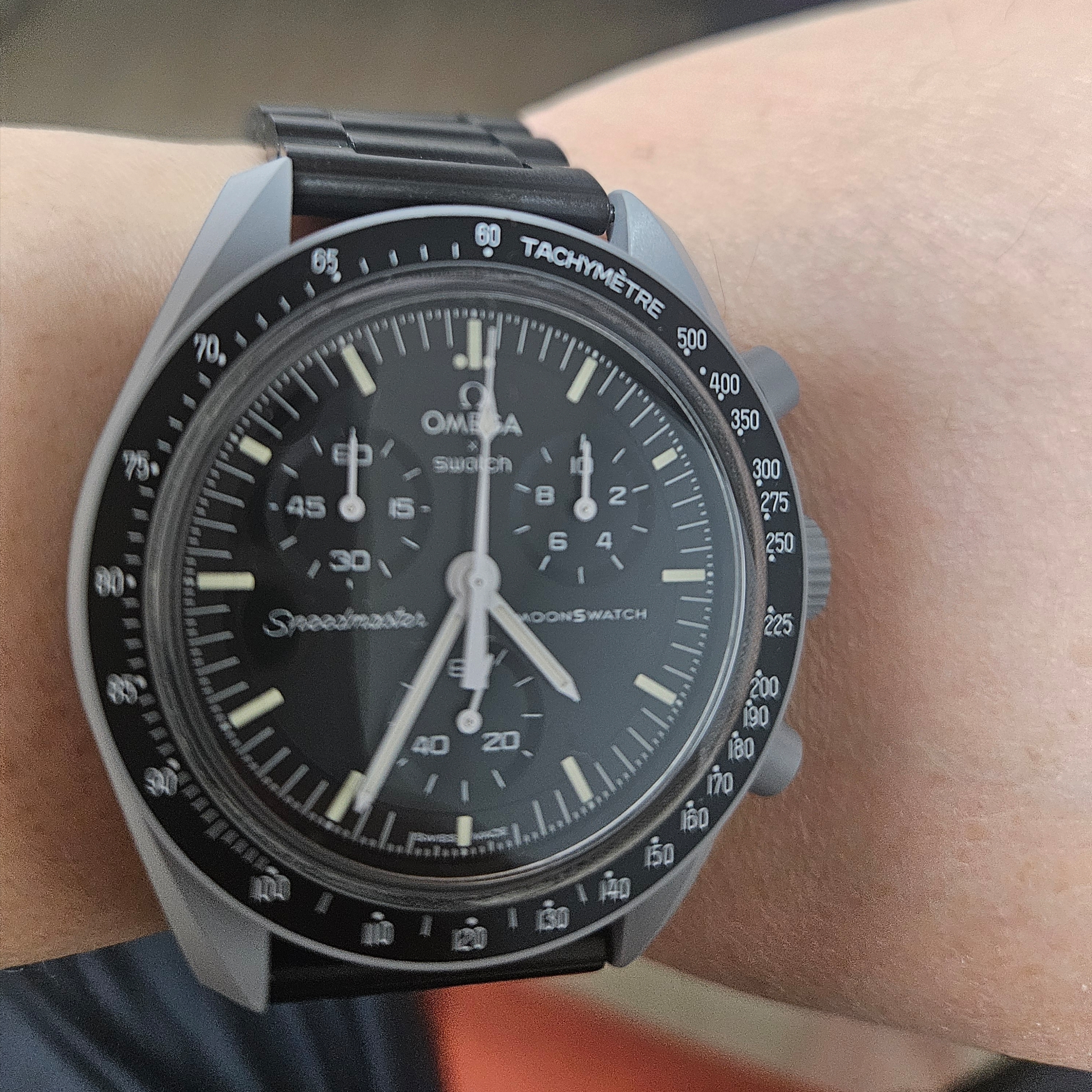 Swatch x Omega Bioceramic MoonSwatch Mission To The Moon 착용 스타일