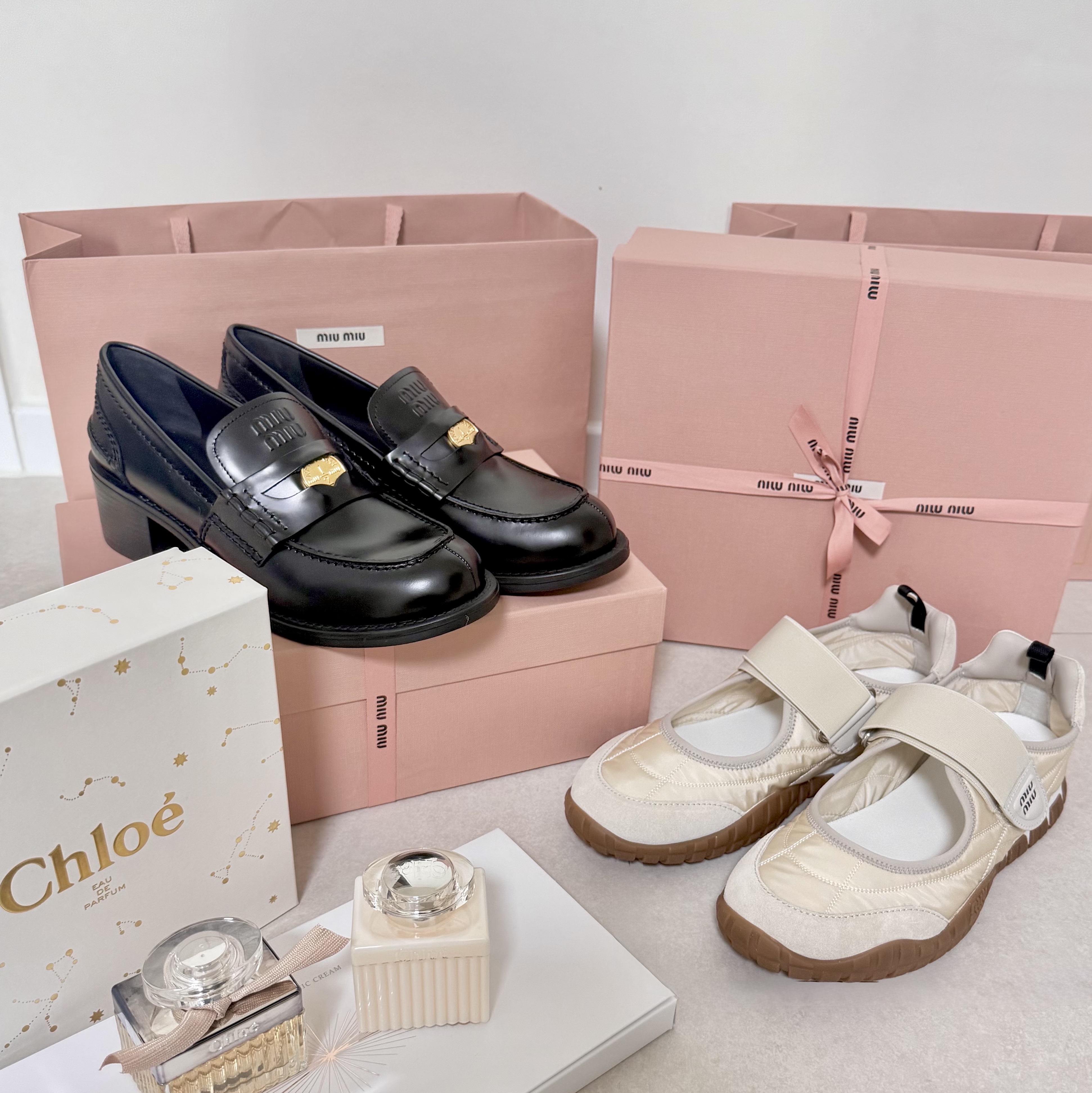 (W) Miu Miu Tyre Technical Fabric and Suede Ballerinas Ivory, (W) Miu Miu Brushed Leather Loafers Black 착용 스타일