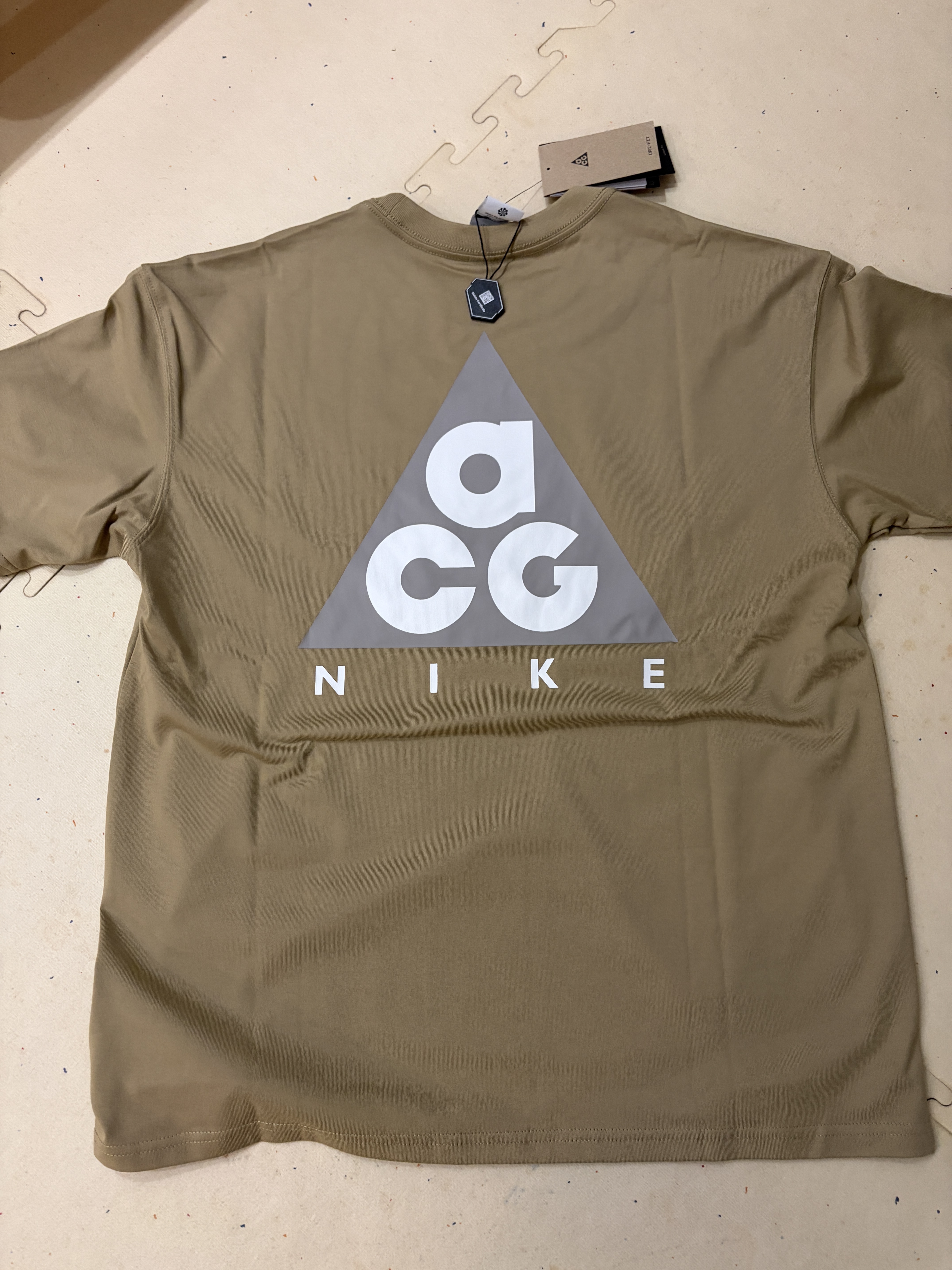 Nike ACG Max 90 T-Shirt Parachute Beige - Asia 착용 스타일 - 1
