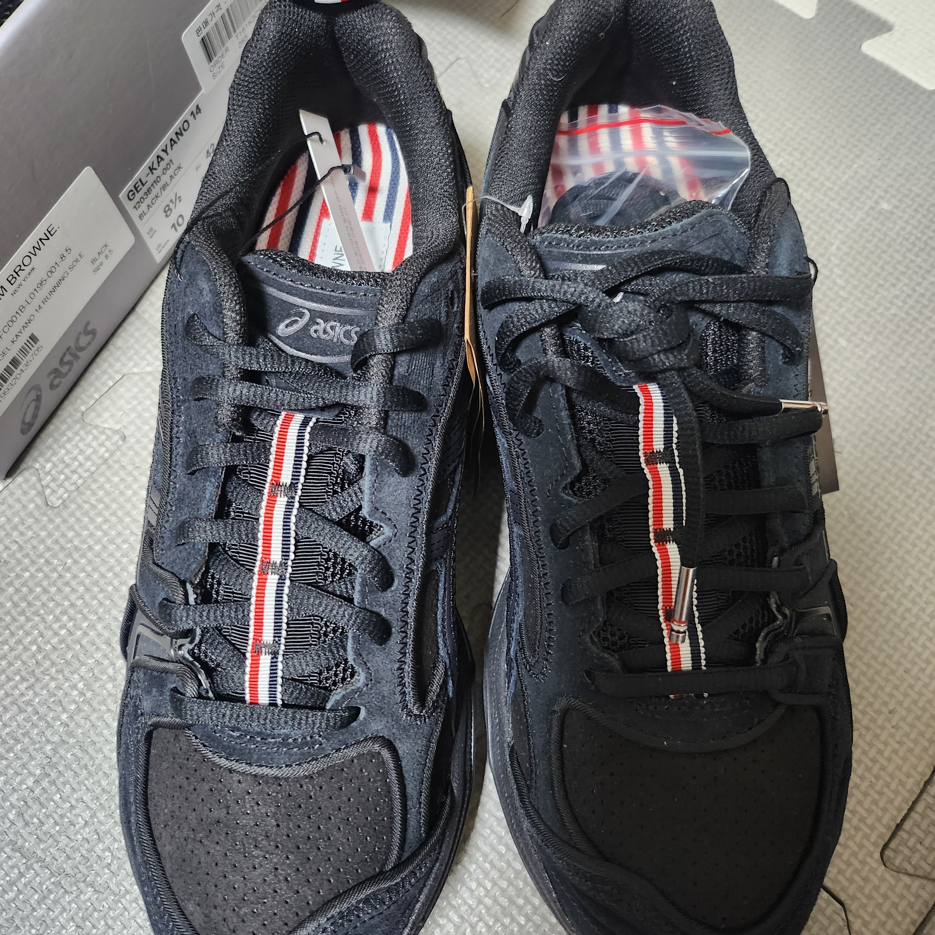 Asics x Thom Browne Gel-Kayano 14 Black 착용 스타일 - 3