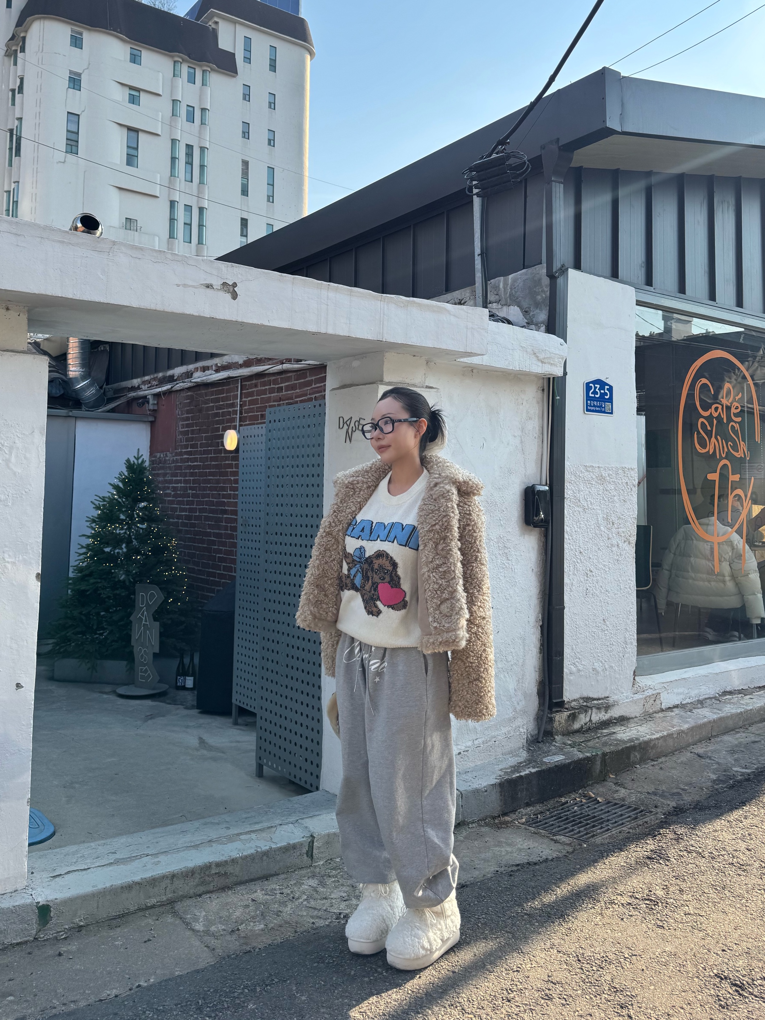 (W) Ganni Puppy Wool Sweater Egret 착용 스타일 - 3