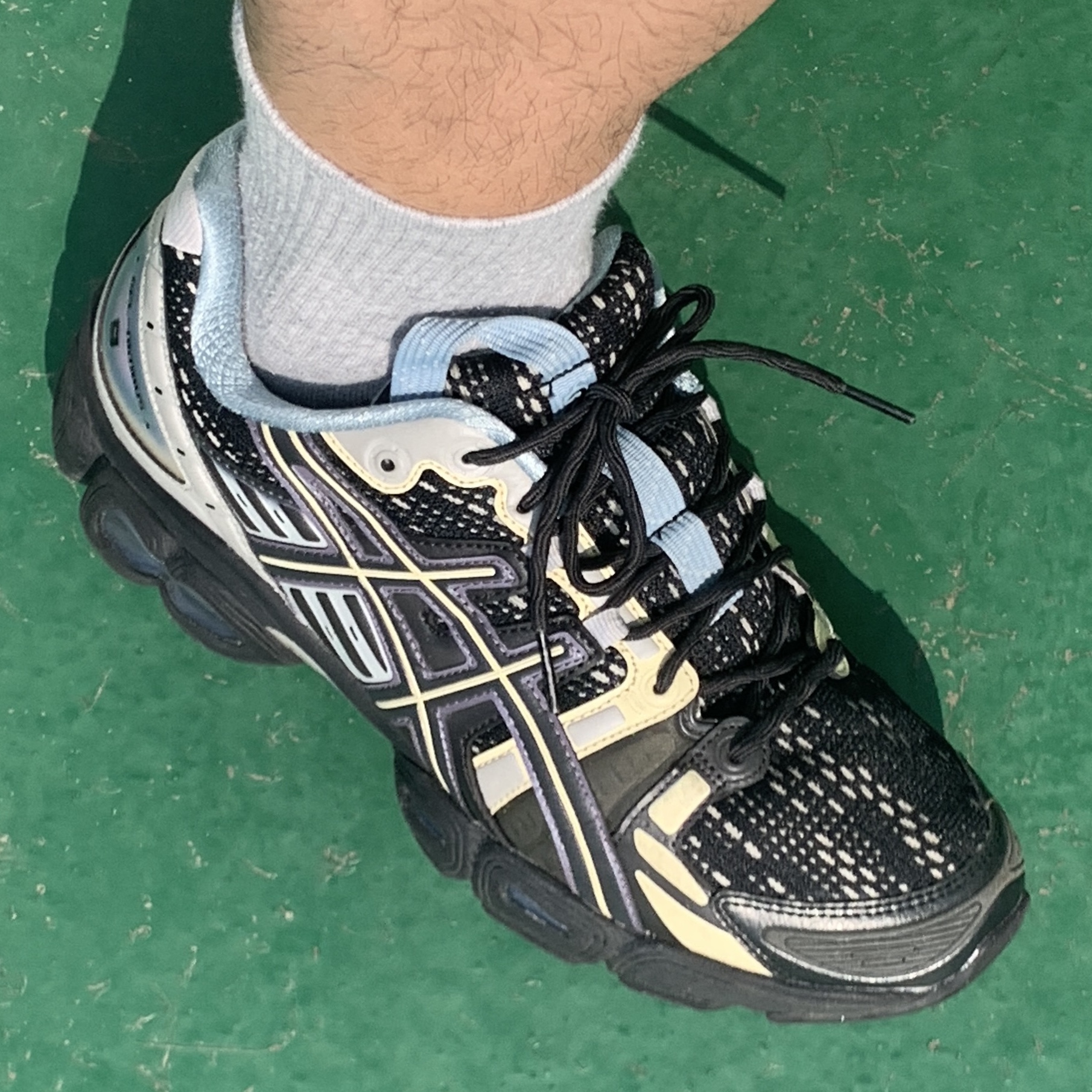 Asics UB5-S Gel-Nimbus 9 Black Gunmetal 착용 스타일