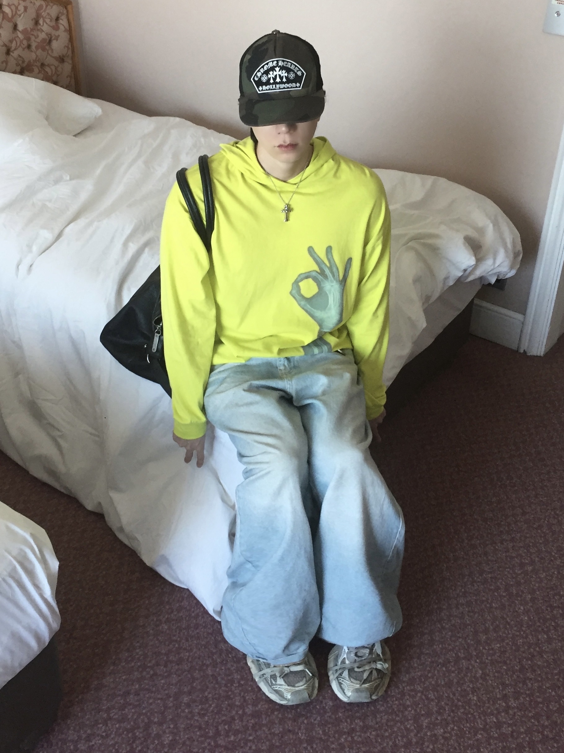 Balenciaga 3XL Sneakers Light Beige, Chrome Hearts King Taco Mesh Trucker Hat Camo 착용 스타일 - 1