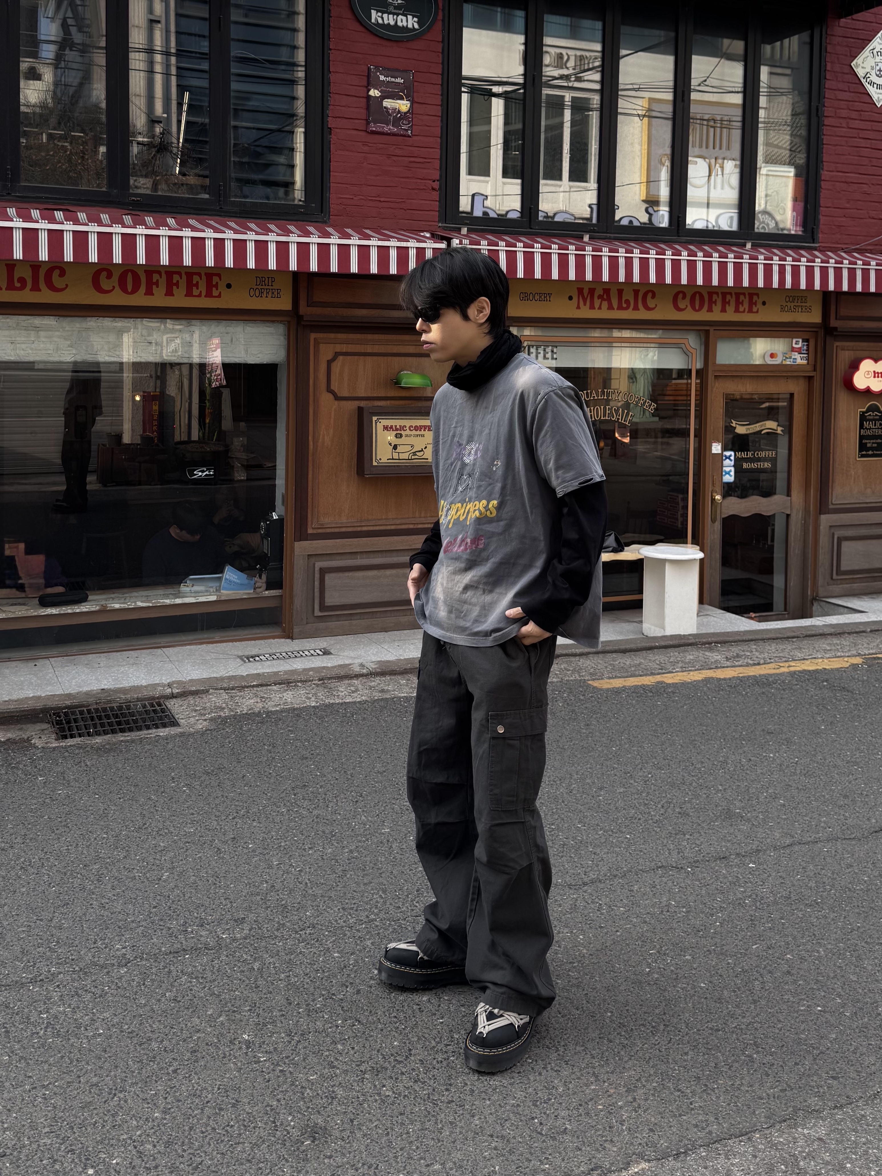 Ray-Ban Balorama Polished Black Frame G-15 Green Polarized Lense High Bridge Fit, Dr. Martens x Rick Owens 1460 Quad Sole Mega Lace Boots Black 착용 스타일 - 1