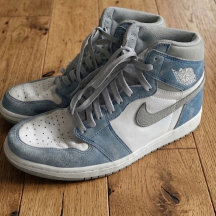 Jordan 1 Retro High OG Hyper Royal 착용 스타일