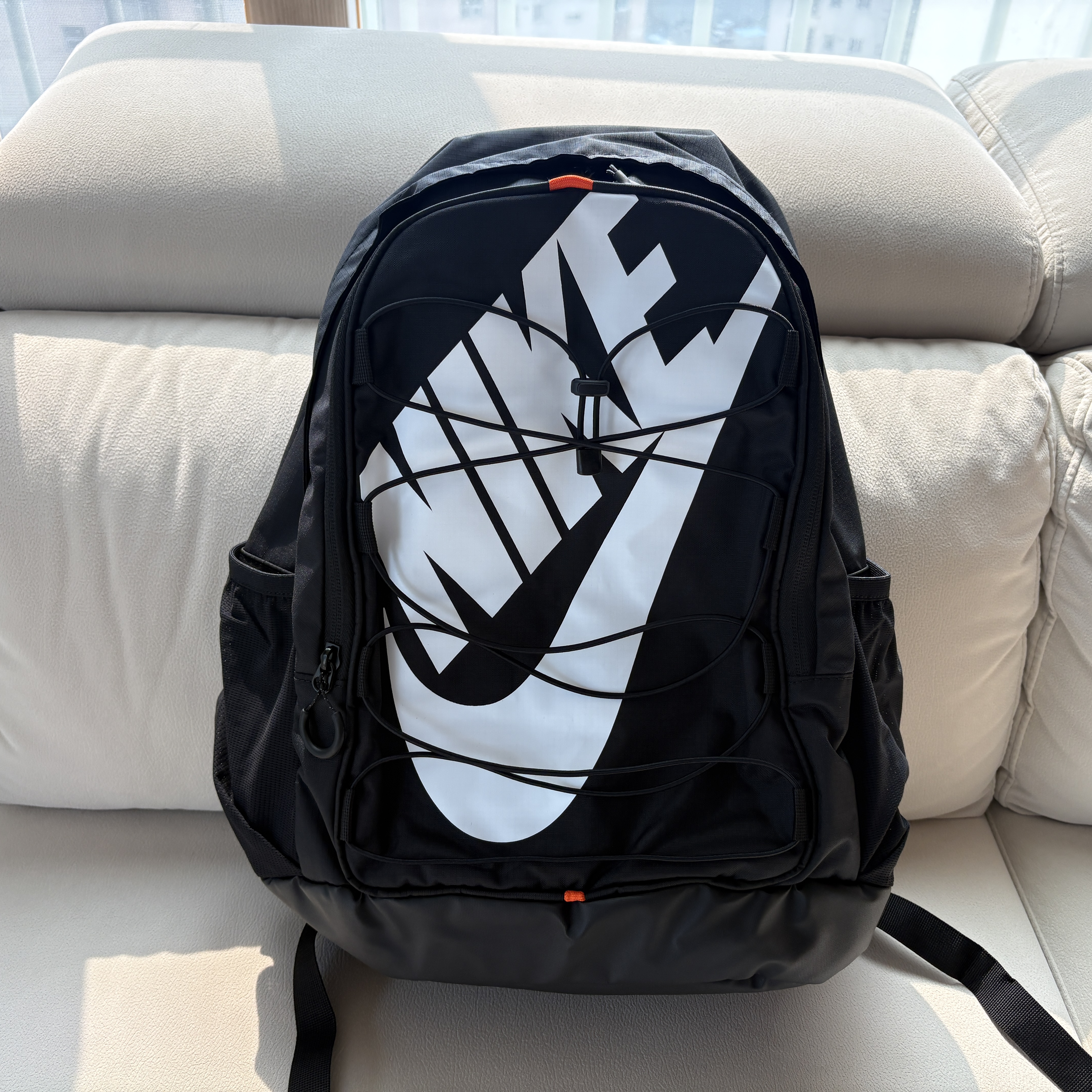 Nike Hayward Backpack 26L Black White 착용 스타일 - 1